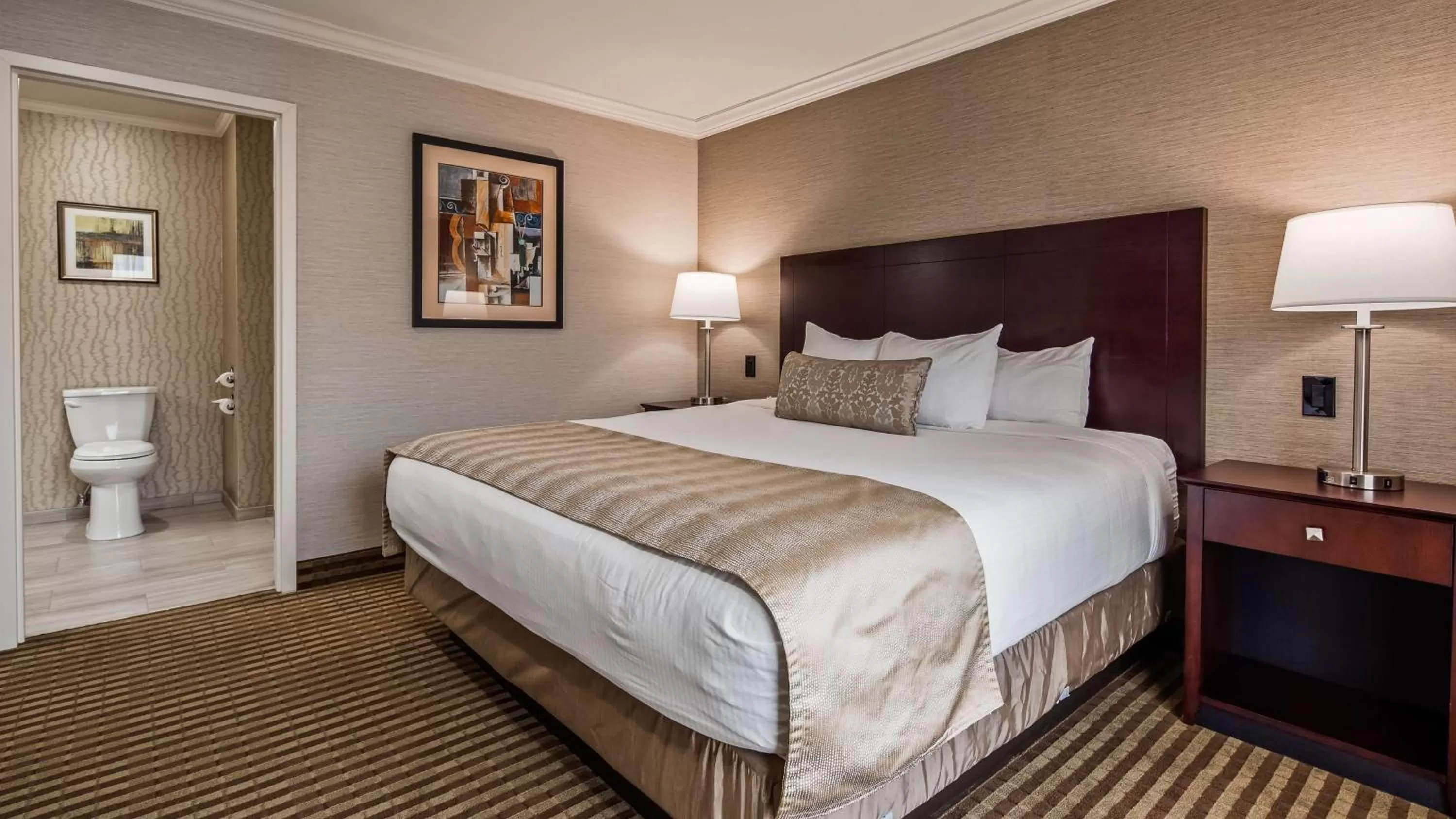 Photo of the whole room, Bed in Inn at Mendehall