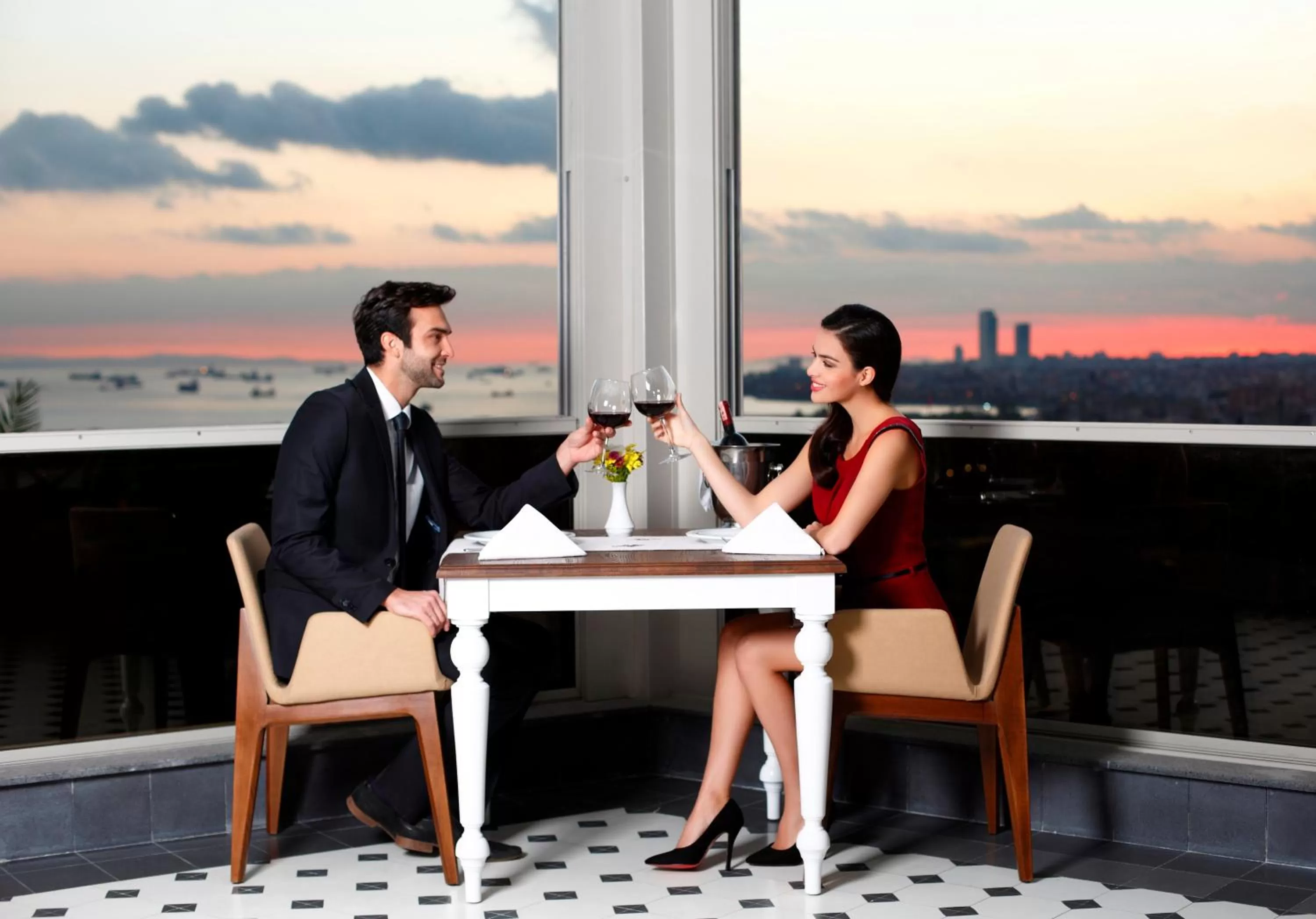 Restaurant/places to eat in Darkhill Hotel