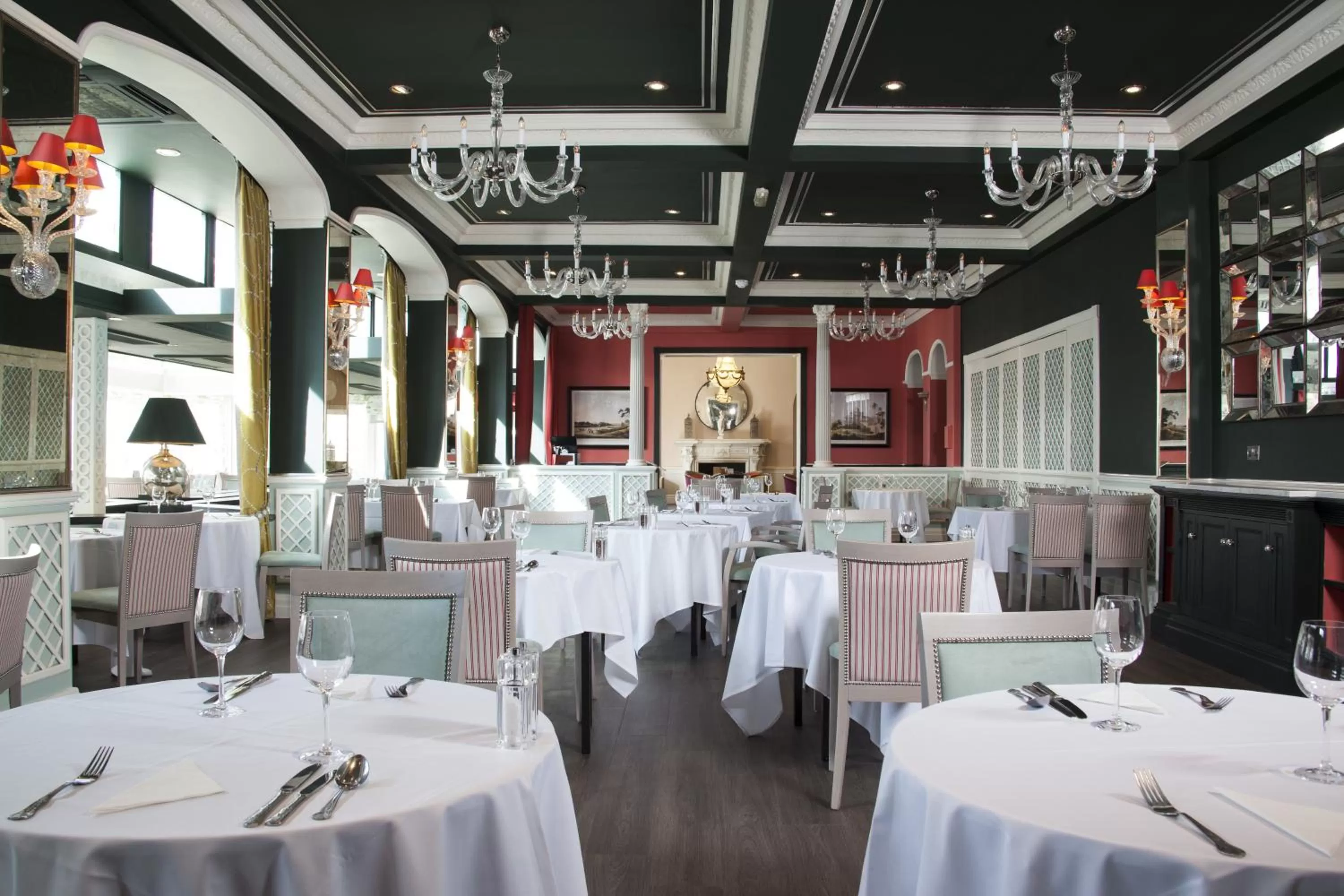 Restaurant/places to eat in Bromley Court Hotel London