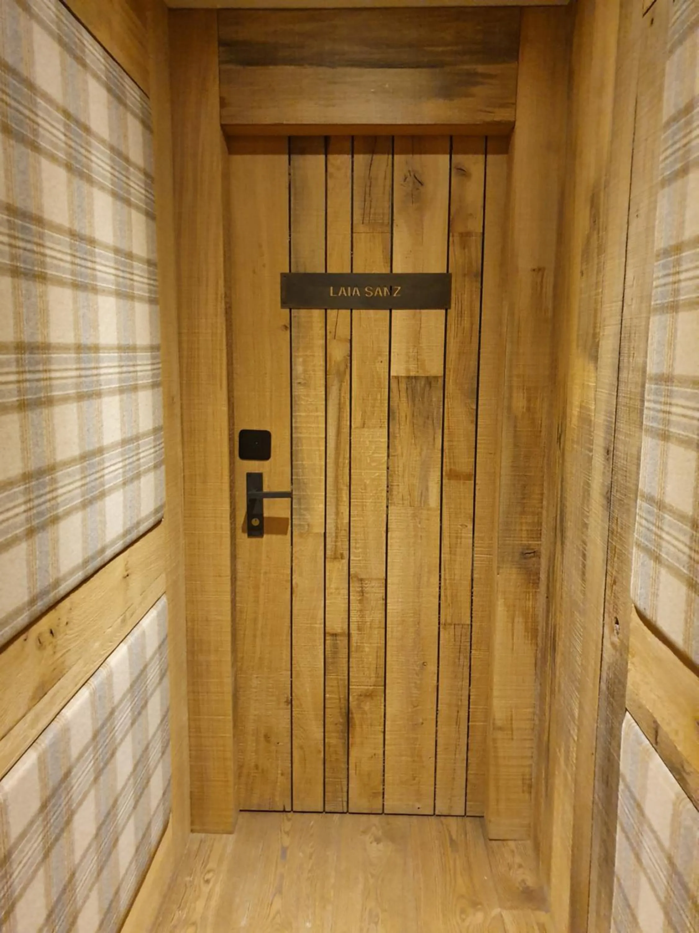 Text overlay in Hotel Boutique Puig Francó