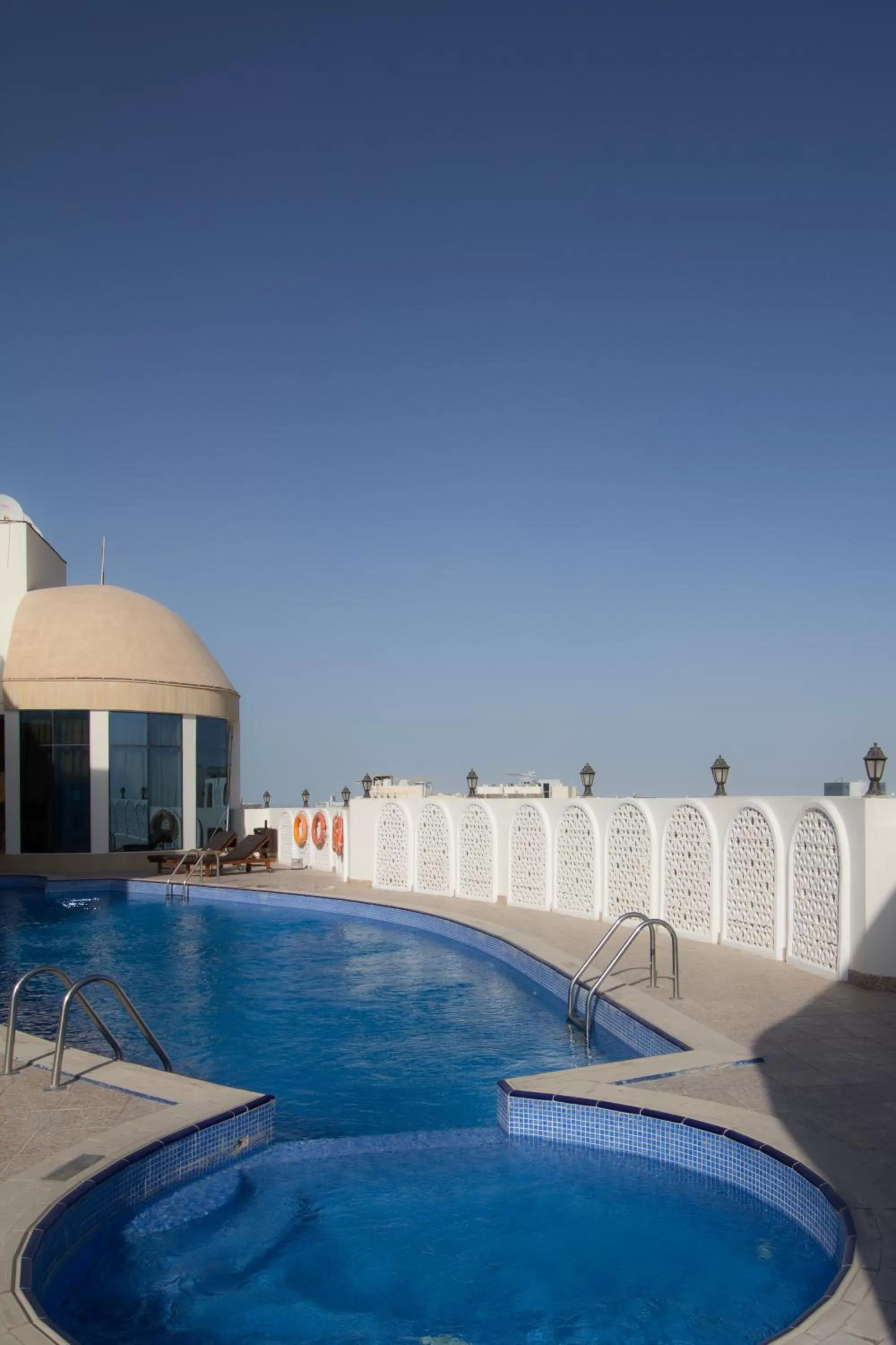 Swimming pool in Horizon Manor Hotel