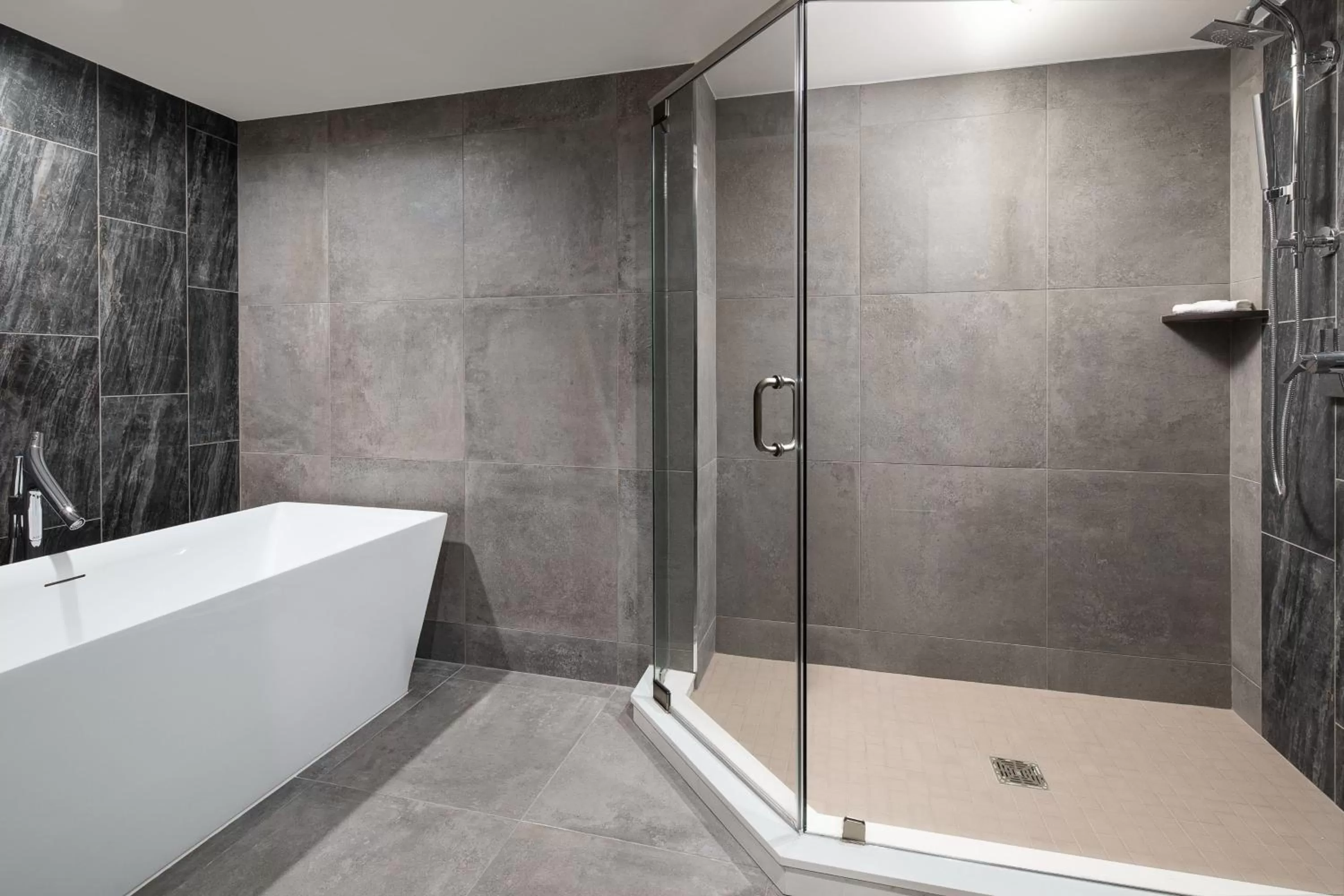 Bathroom in Dallas-Addison Marriott Quorum by the Galleria