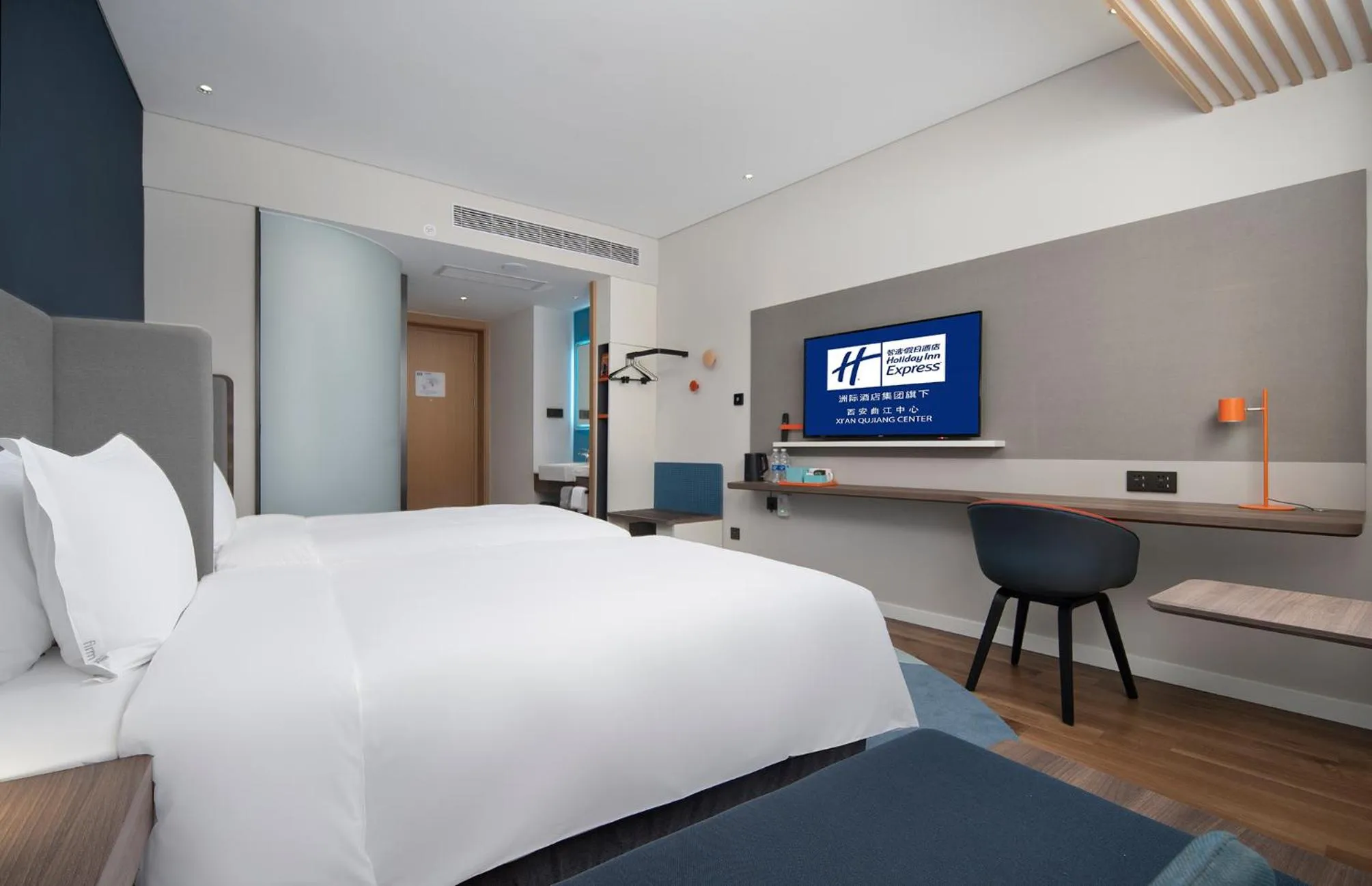 Property building, Bed in Holiday Inn Express Xi'an Qujiang Center by IHG