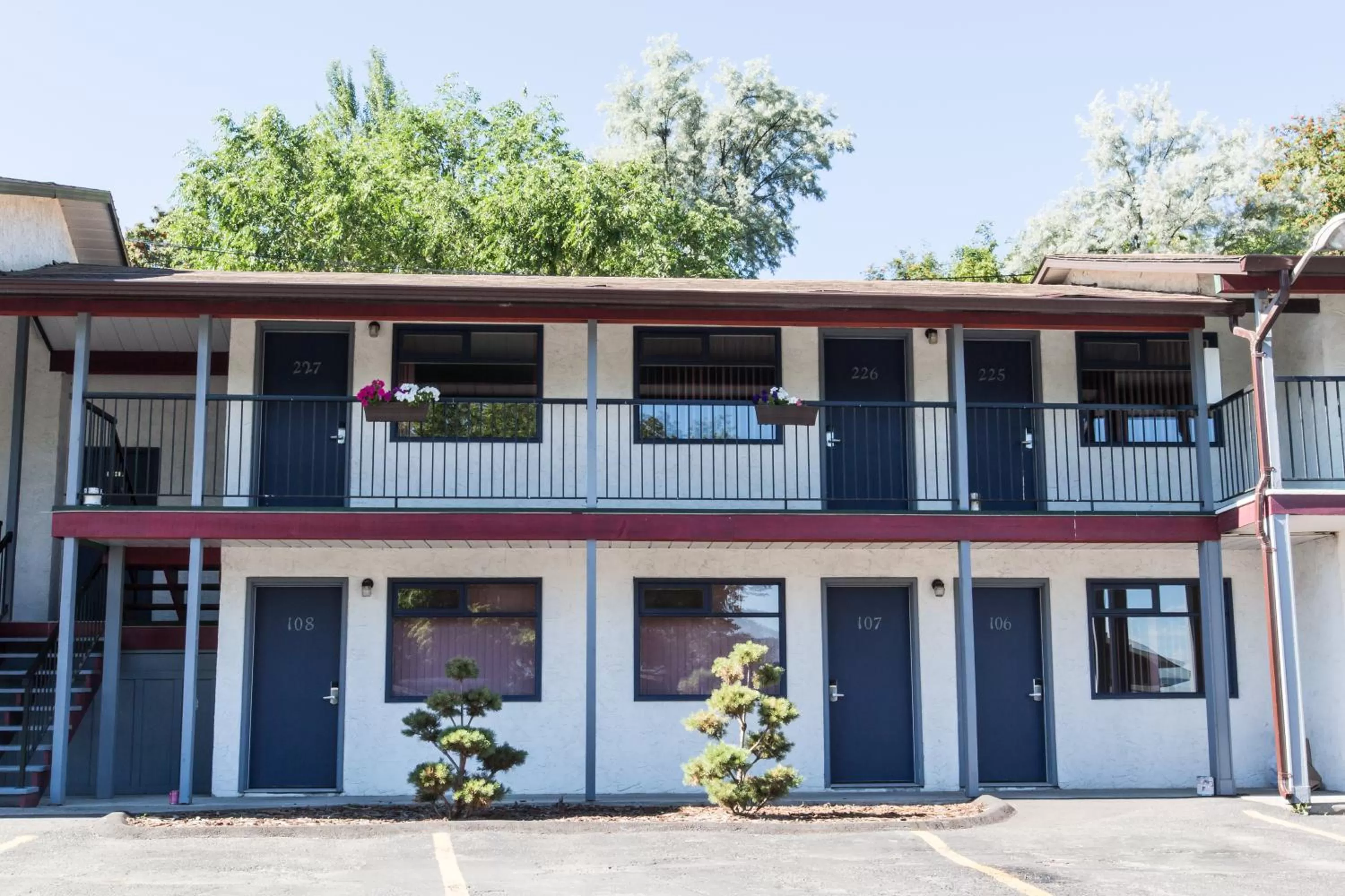 Property building in Grandview Motel