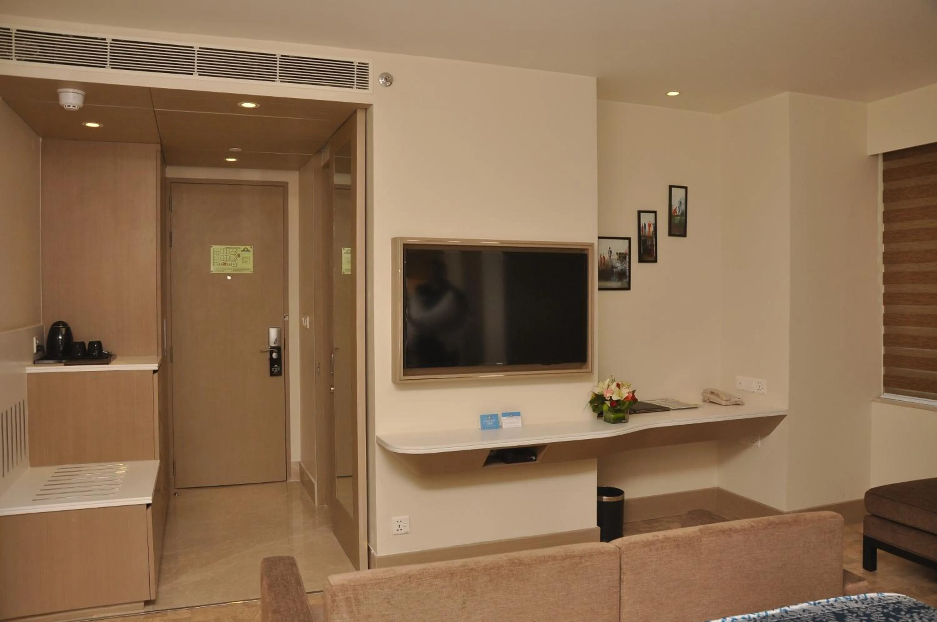 TV and multimedia in Days Hotel Jaipur Tonk Road By Wyndham