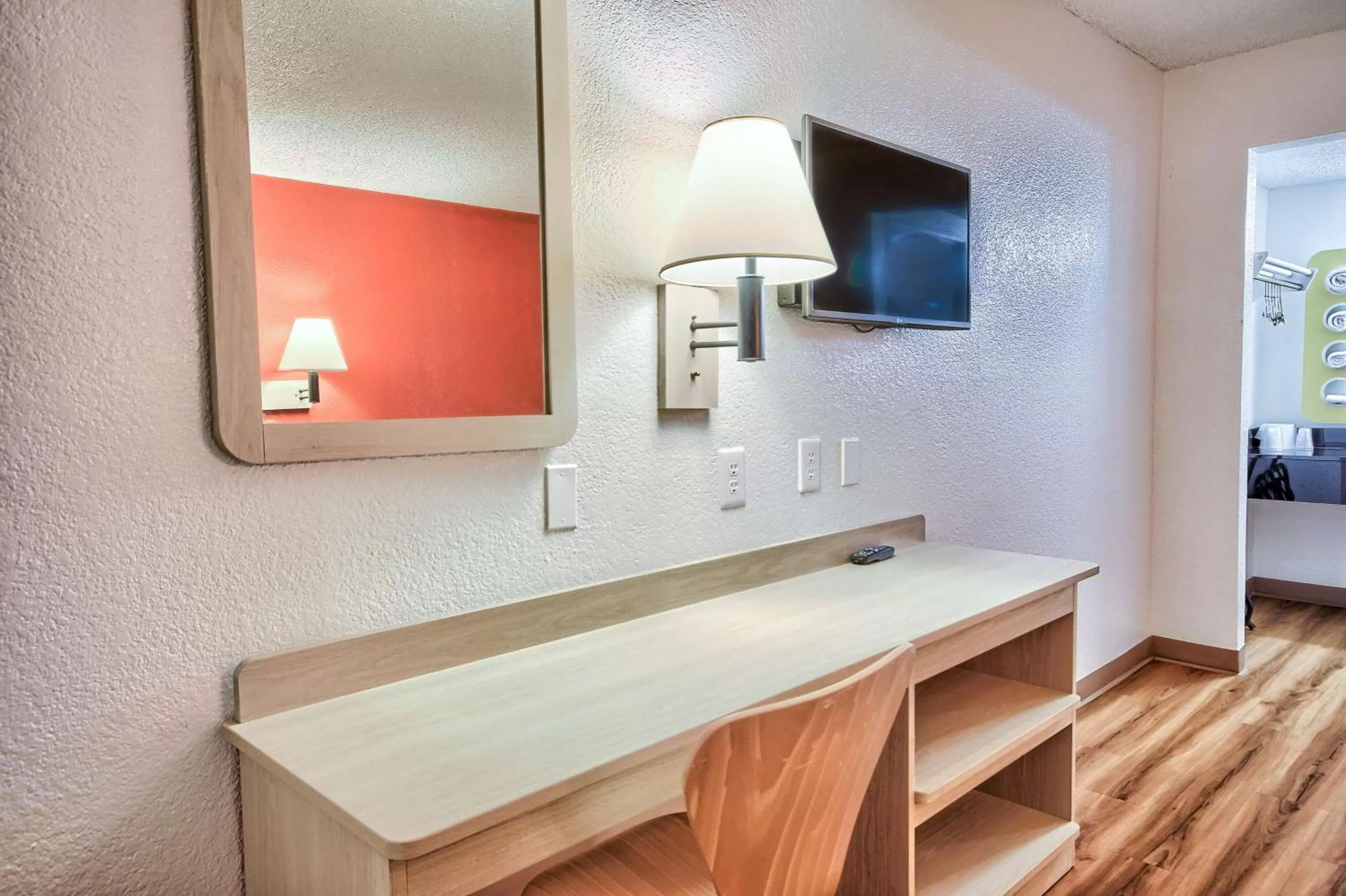 Photo of the whole room in Motel 6-Fresno, CA - Blackstone South