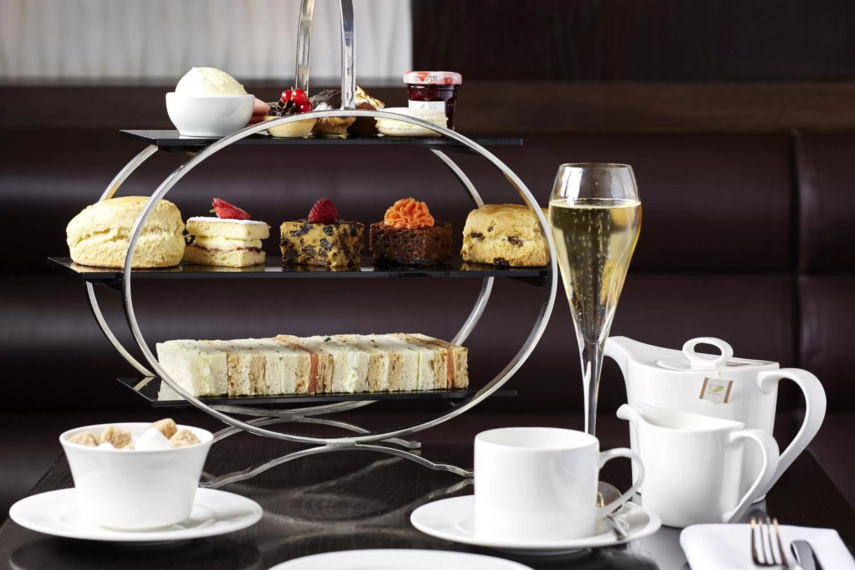 Restaurant/places to eat in Mandolay Hotel Guildford