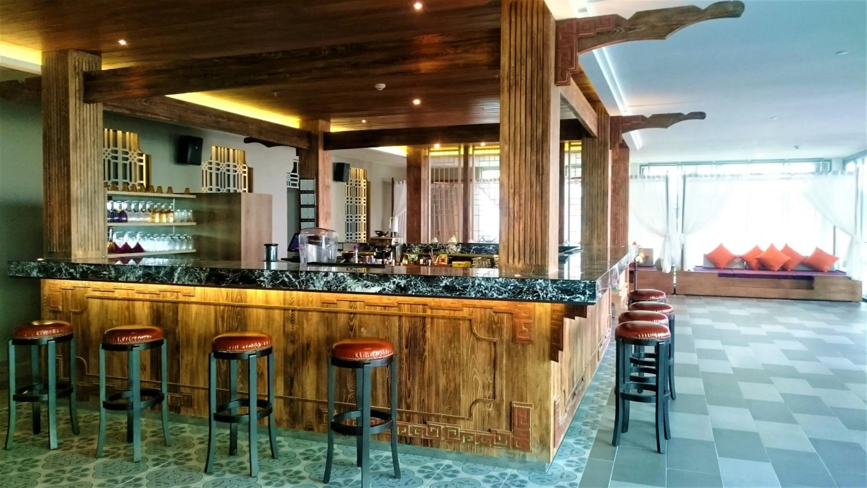 Lobby or reception, Lounge/Bar in MAI HOUSE Patong Hill