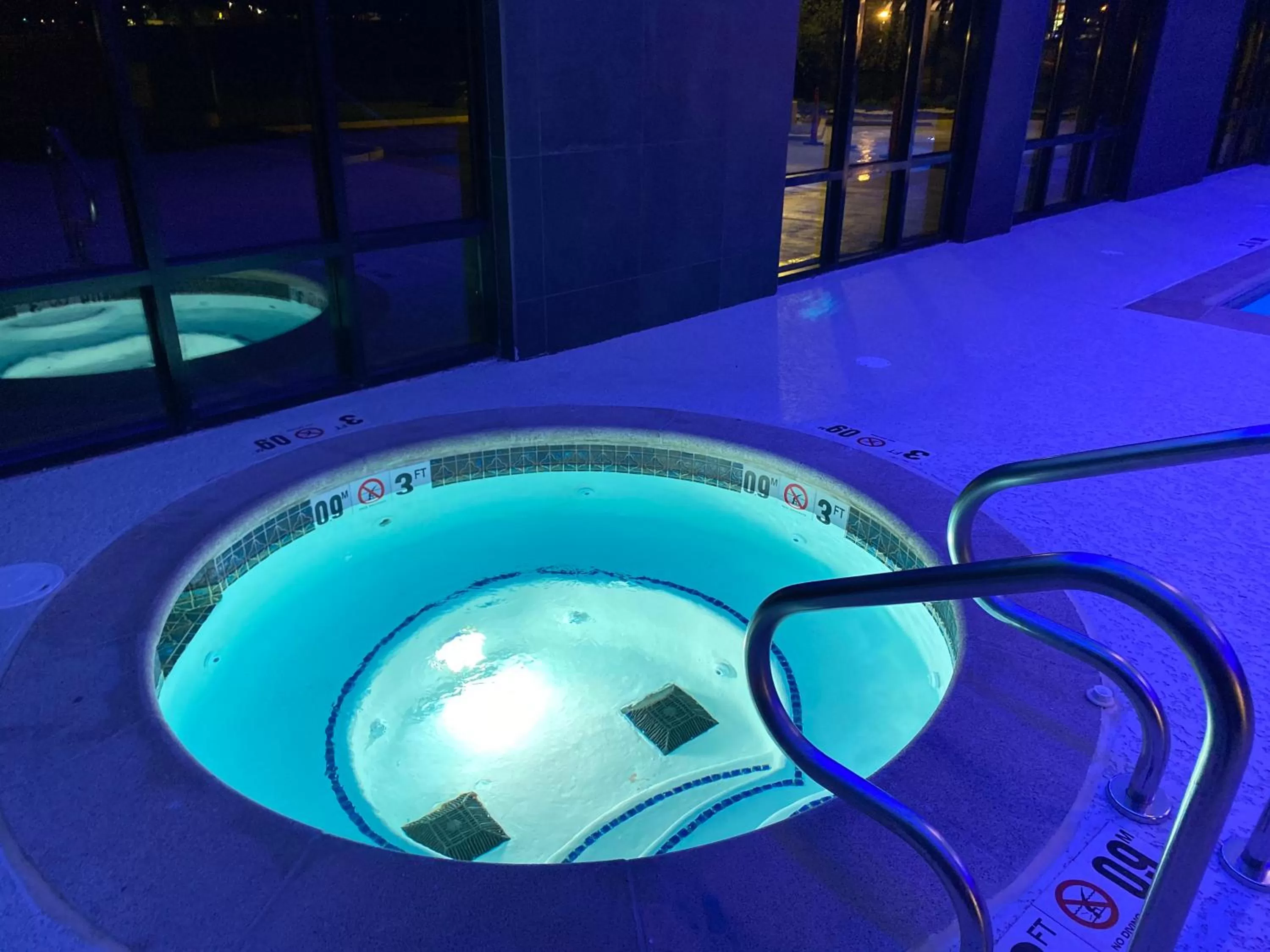 Hot Tub in La Quinta Inn & Suites by Wyndham St Louis Route 66