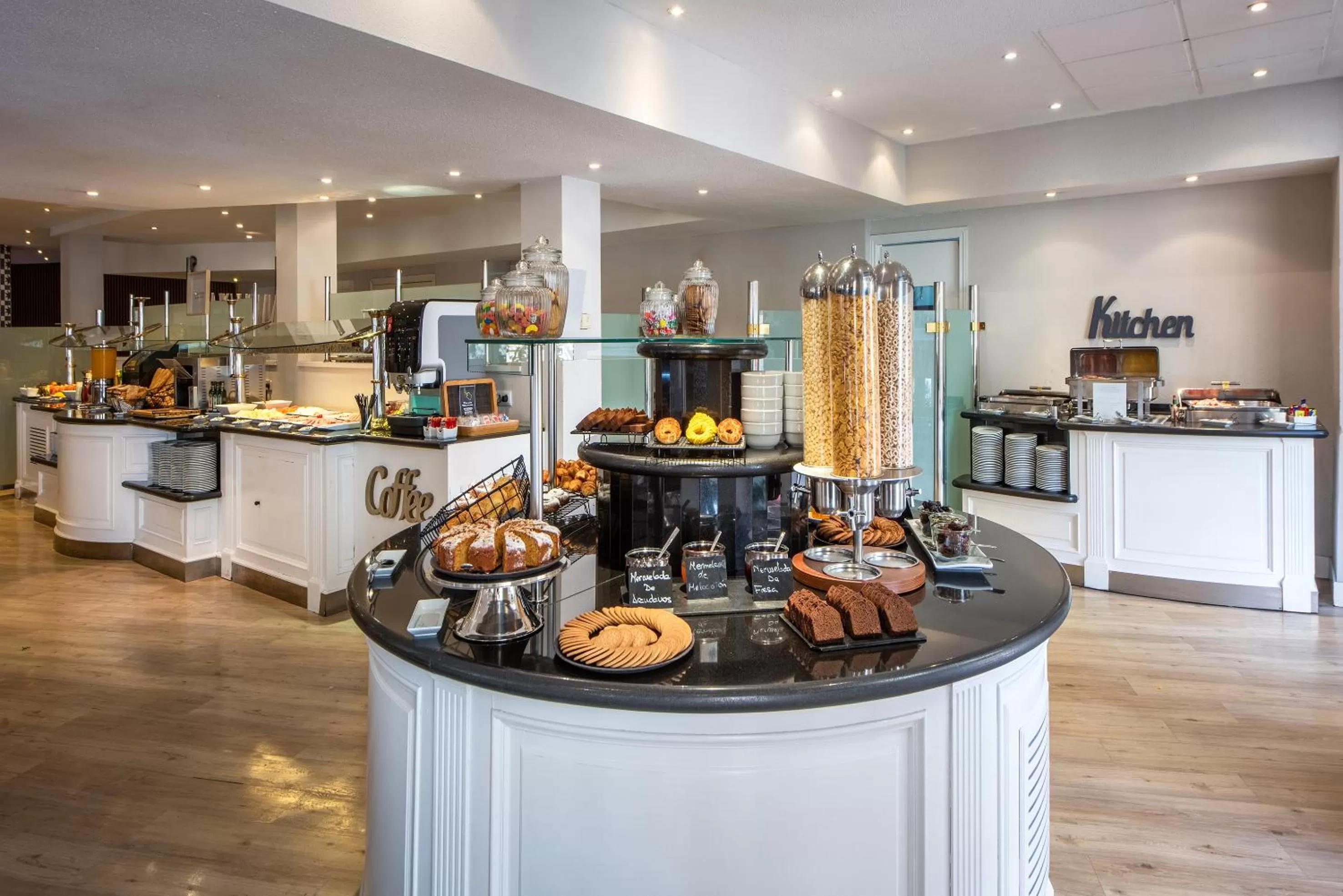 Restaurant/places to eat in Hotel Madrid Gran Via 25, Affiliated by Meliá