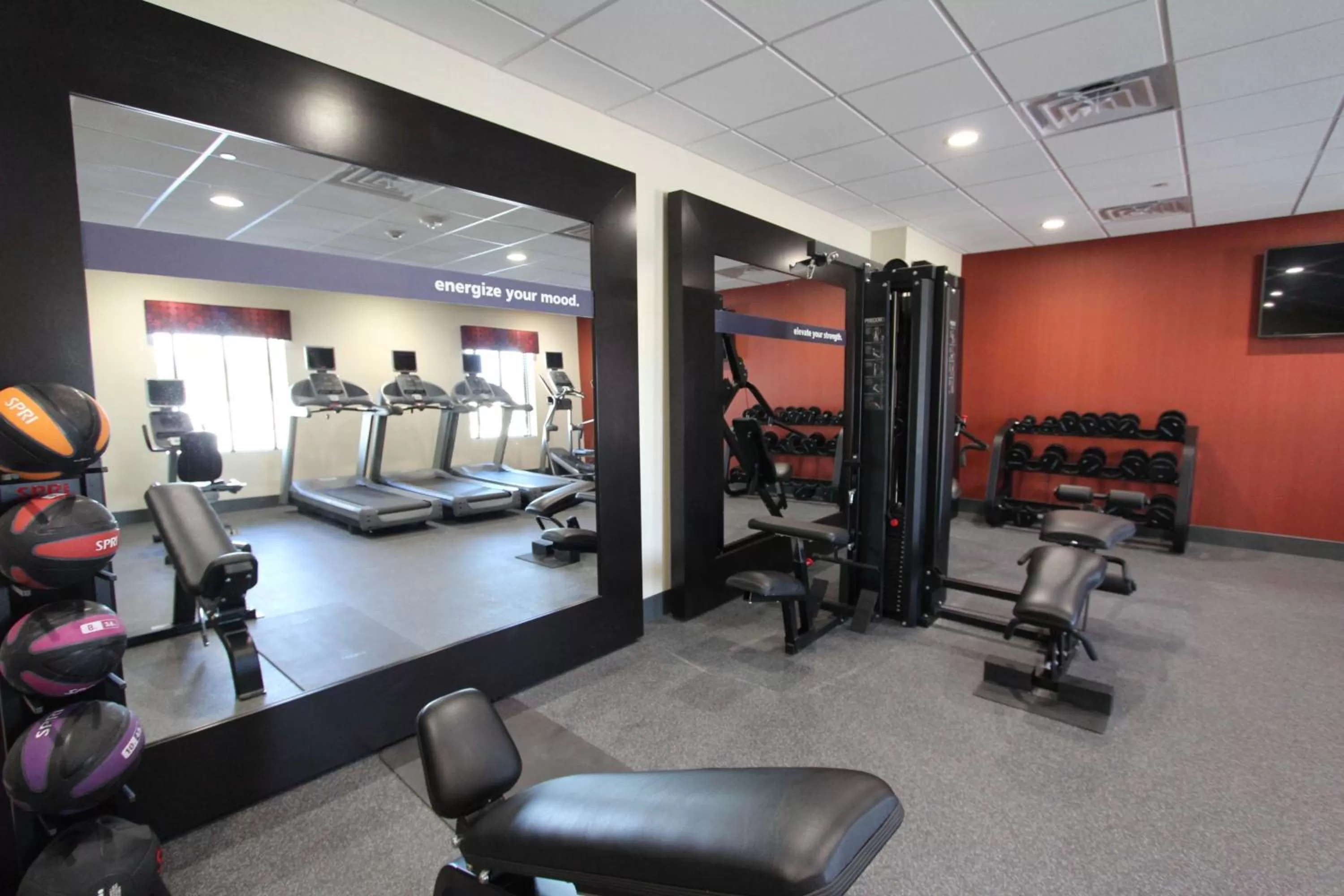 Fitness centre/facilities in Hampton Inn & Suites Dallas Market Center