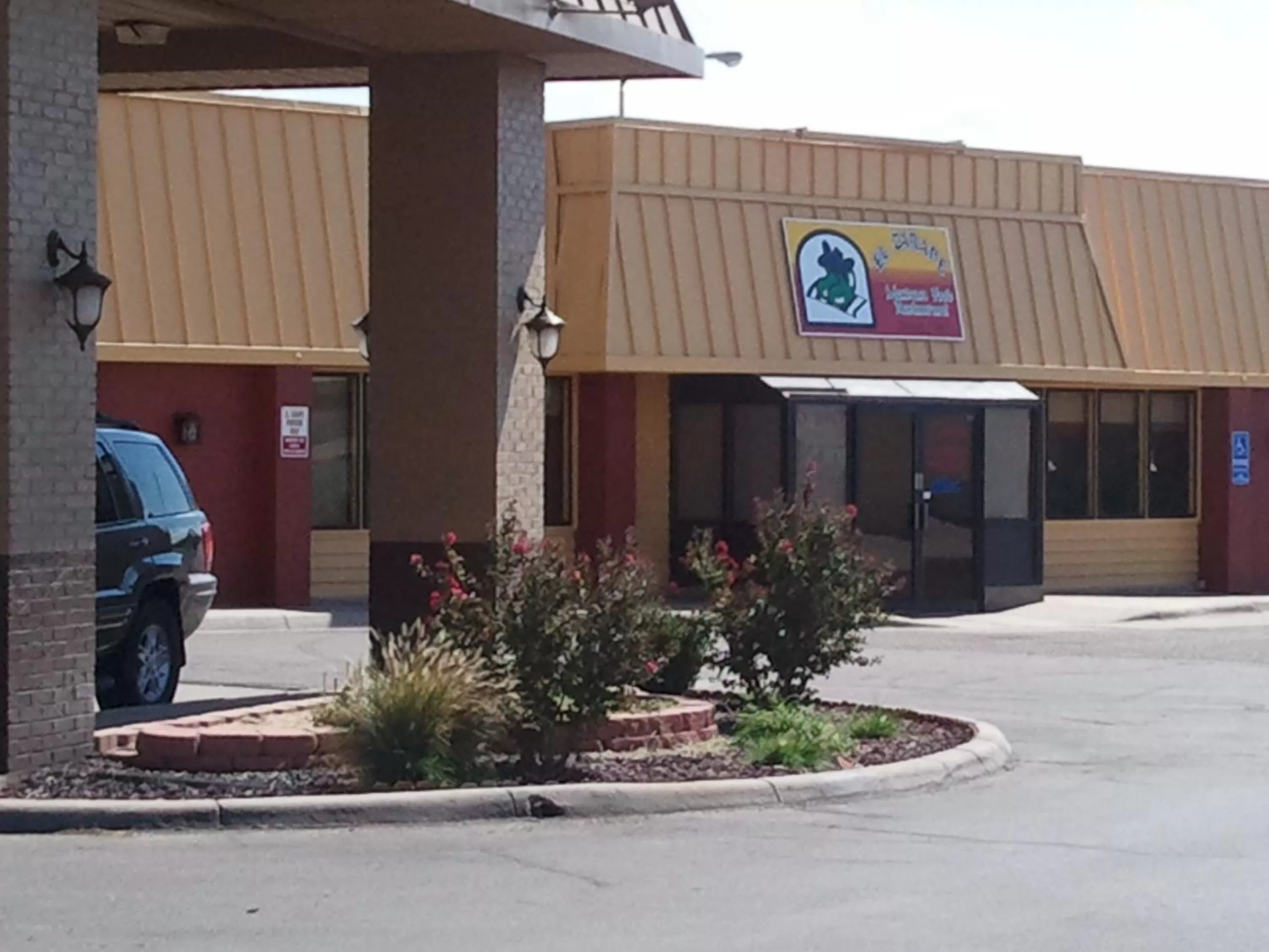 Restaurant/places to eat in Magnuson Hotel Red Baron