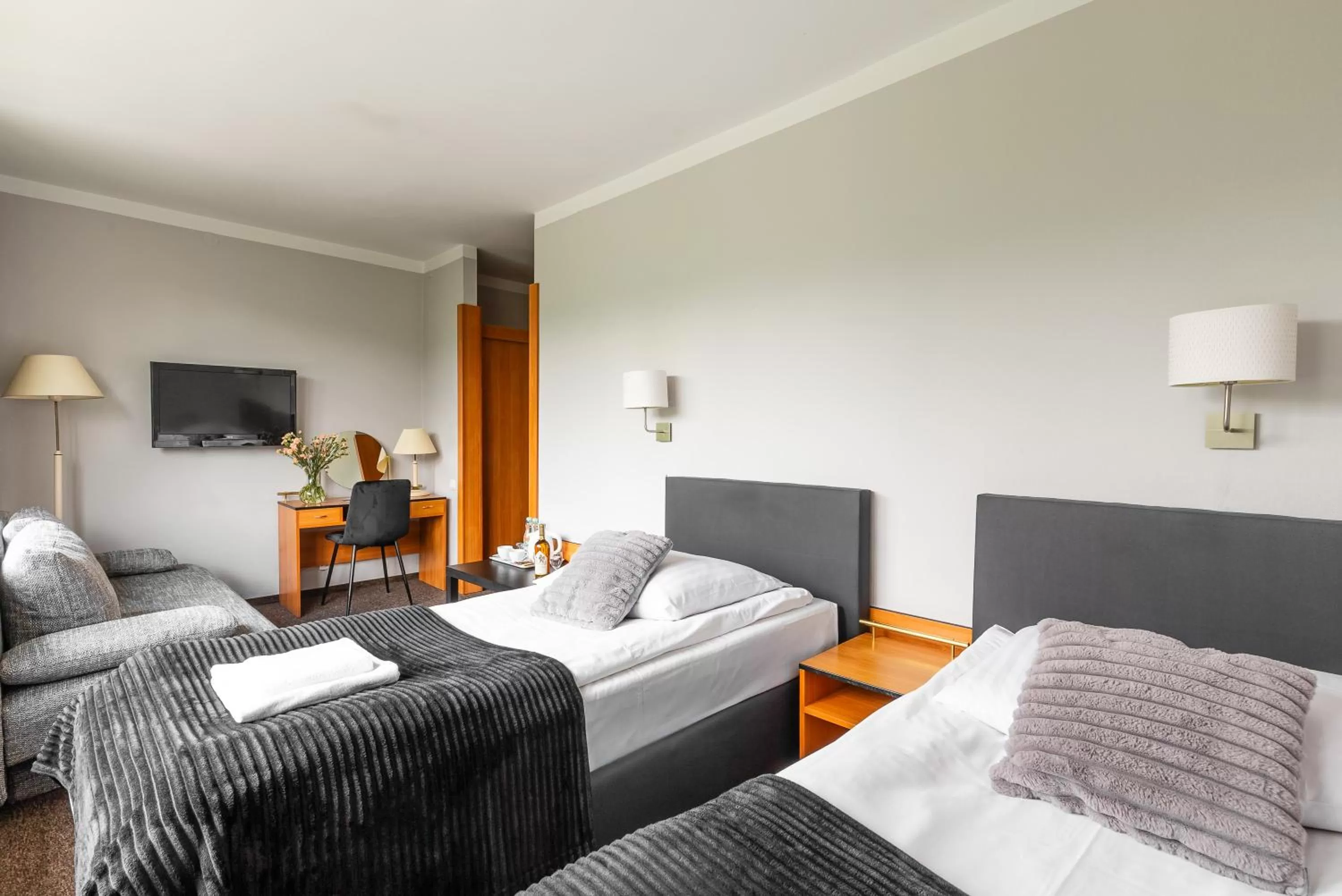 Photo of the whole room, Bed in Hotel Helios 300m od Krupówek nowy BASEN od 12 lipca