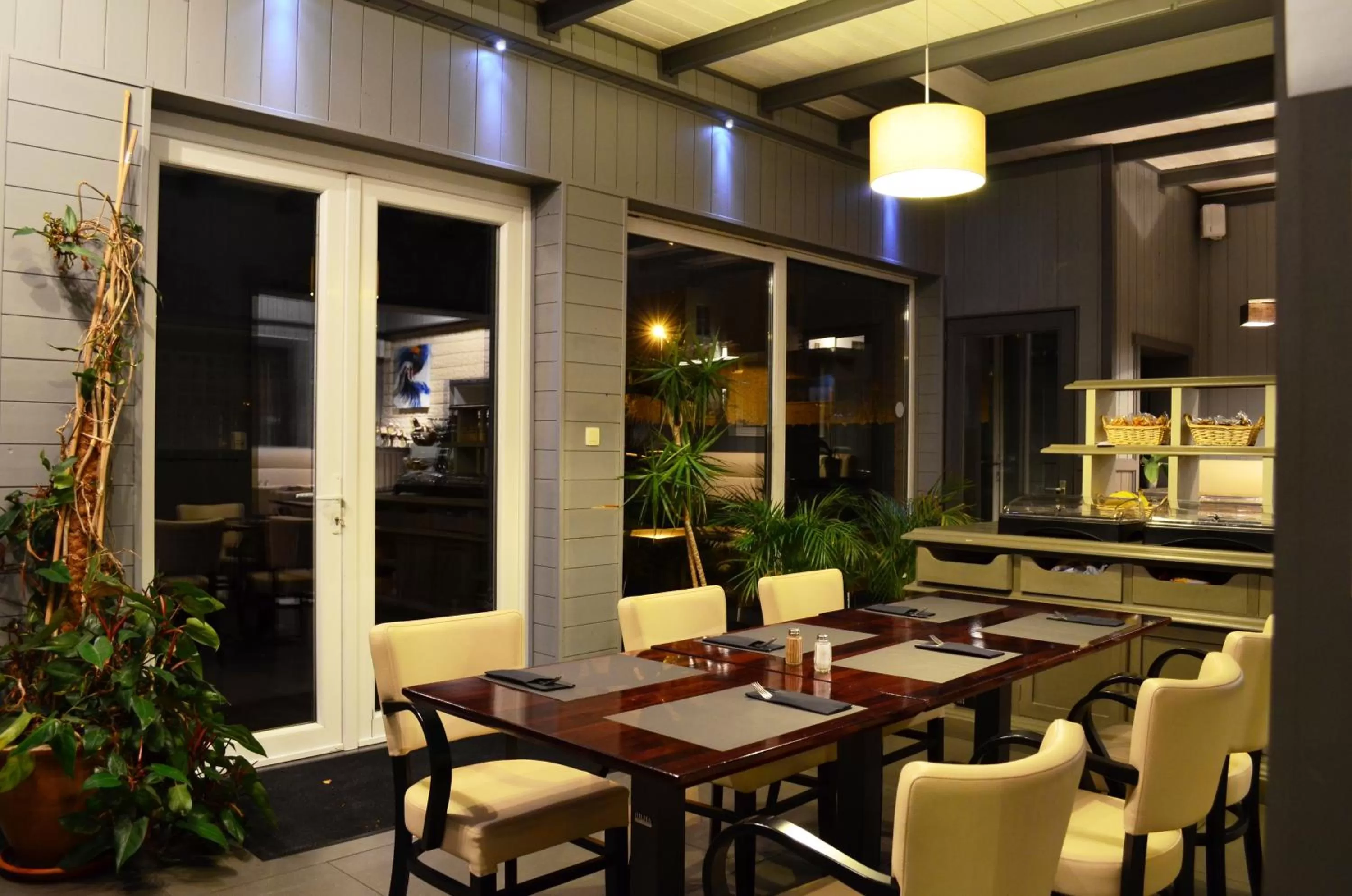 Restaurant/places to eat in Hotel Taormina Brussels Airport