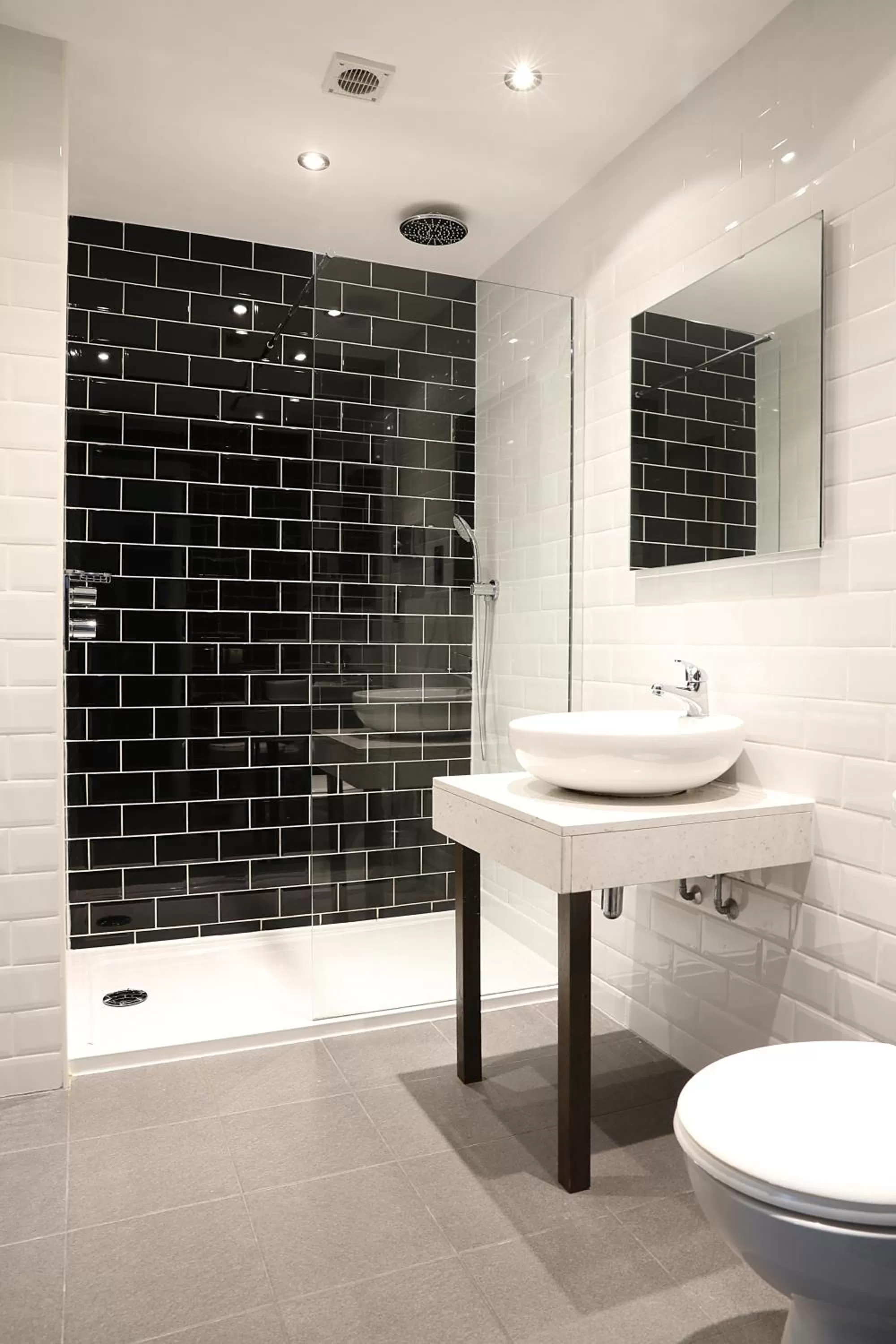 Shower in Cairn Hotel & Apartments