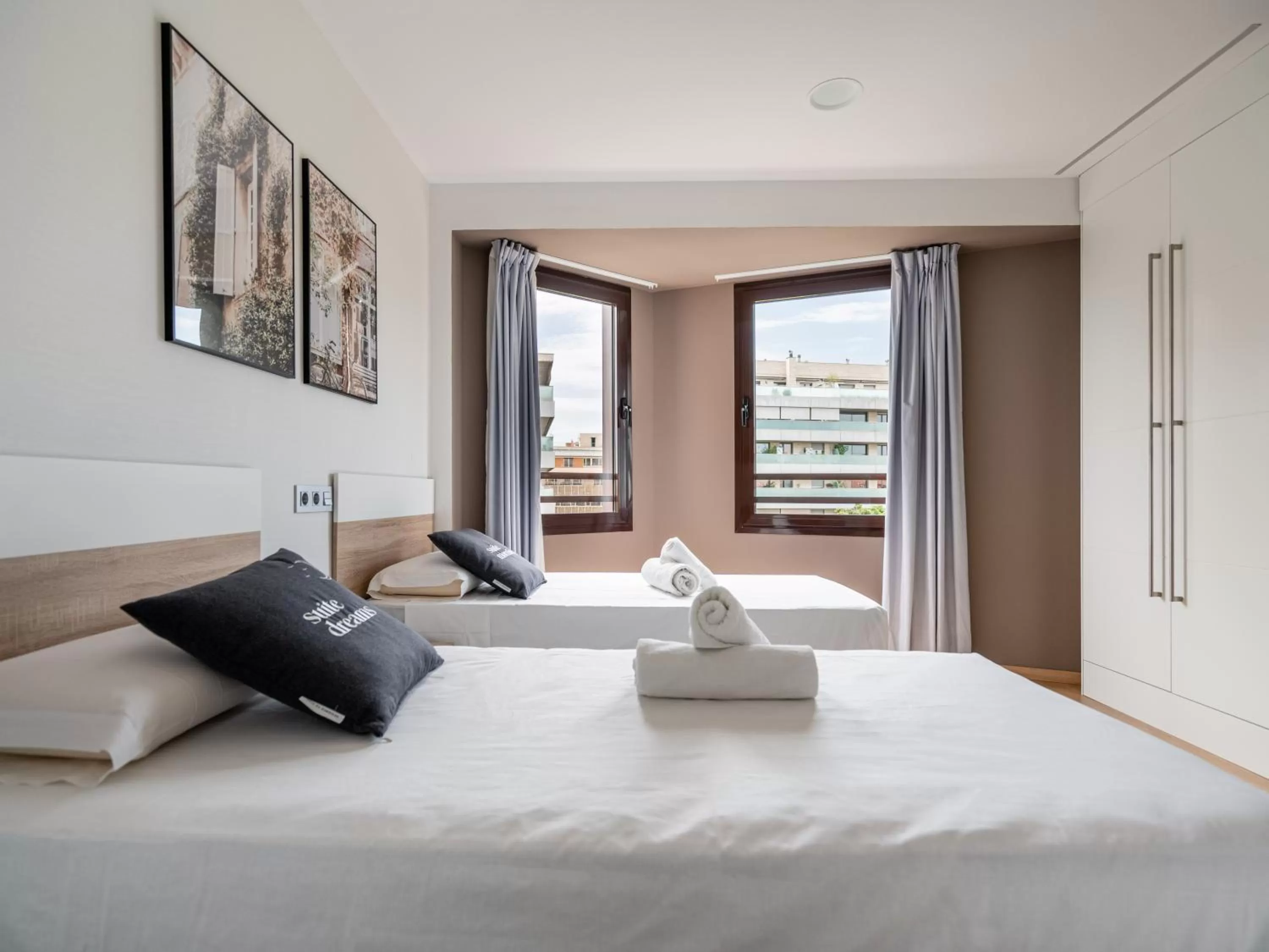 Bed in Limehome Barcelona Carrer de Fontcoberta - Digital Access