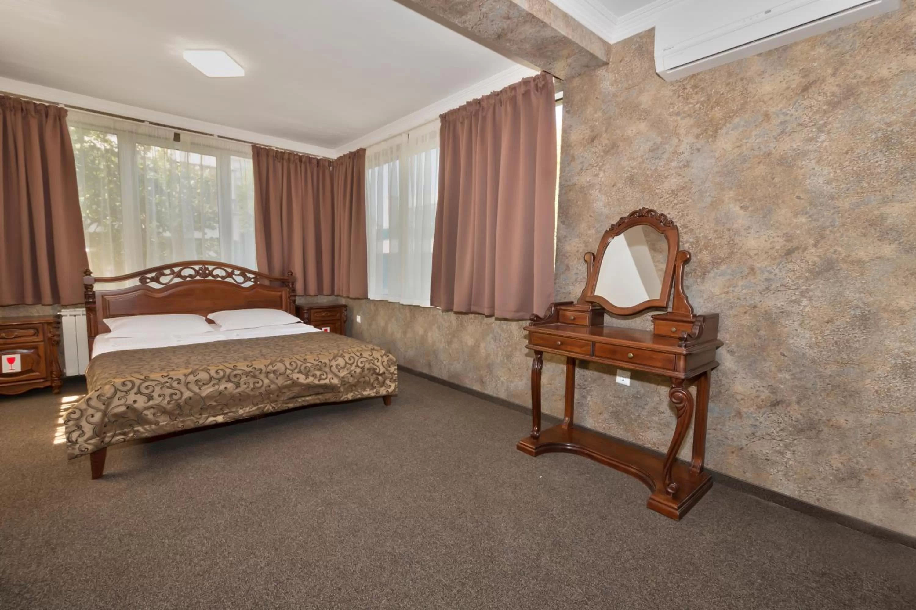 Photo of the whole room, Bed in Hotel Perfect