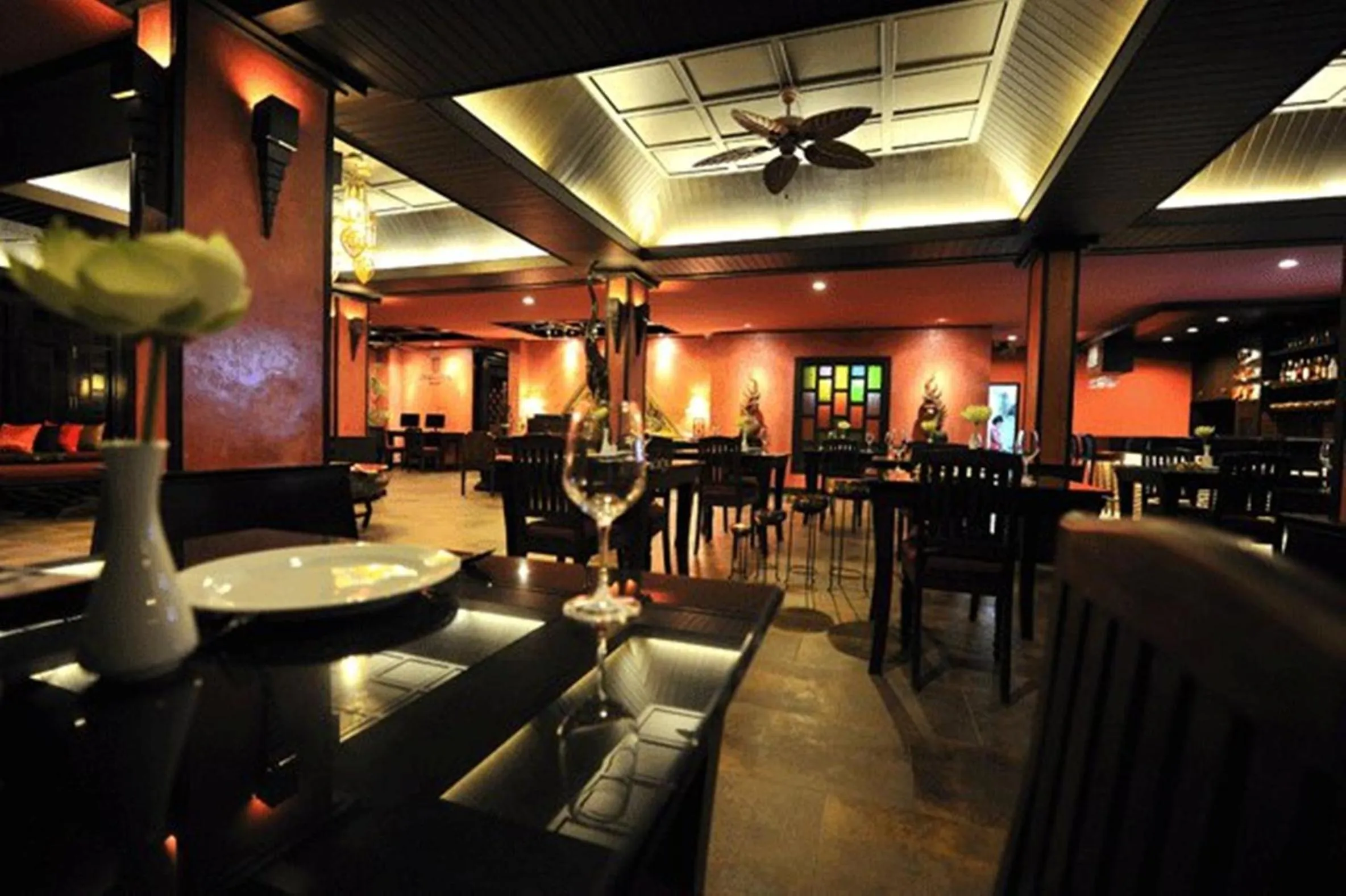 Restaurant/places to eat in Siralanna Hotel