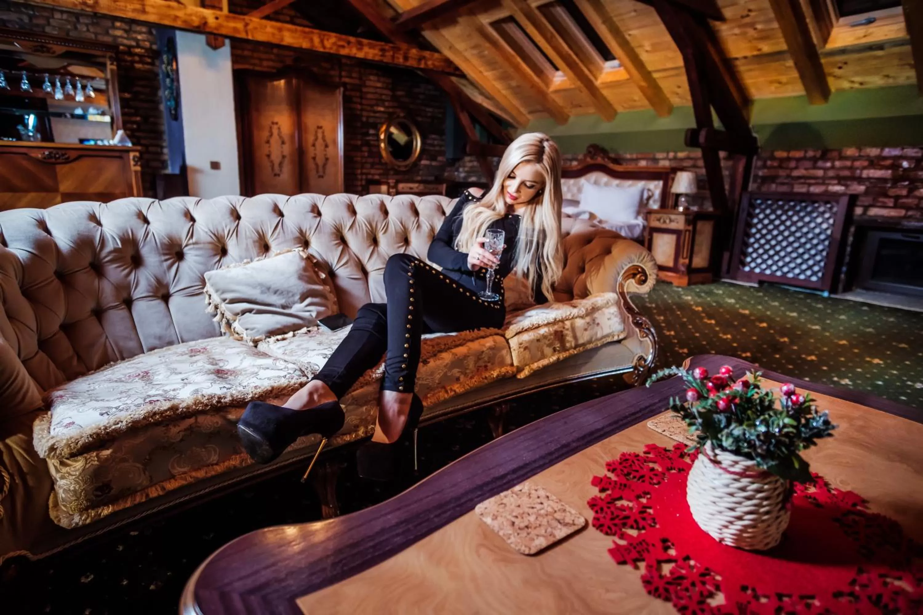 Living room in JMR Royal -Luxury Rooms & Private Sauna