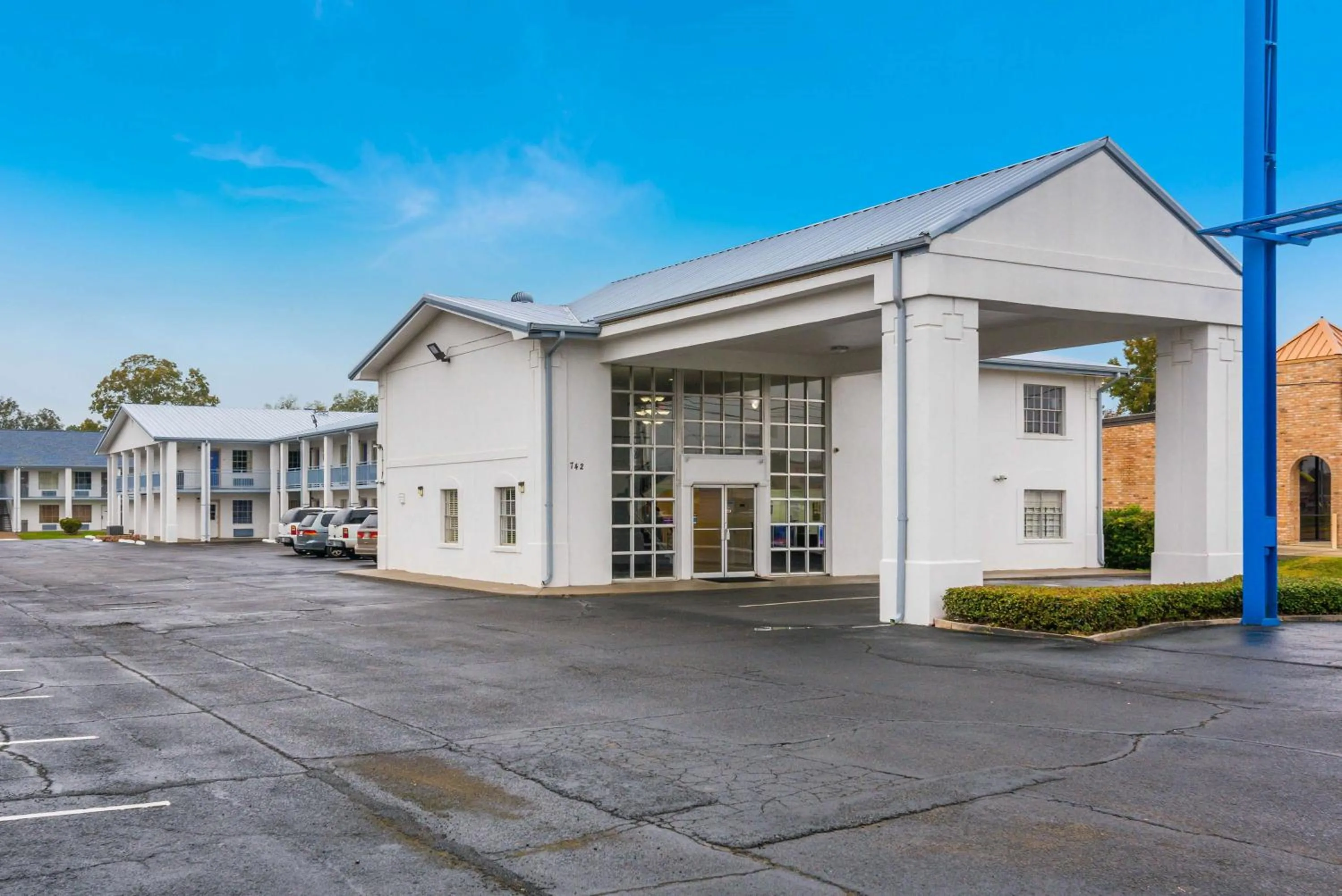 Property building in Motel 6-Alexandria, LA - South