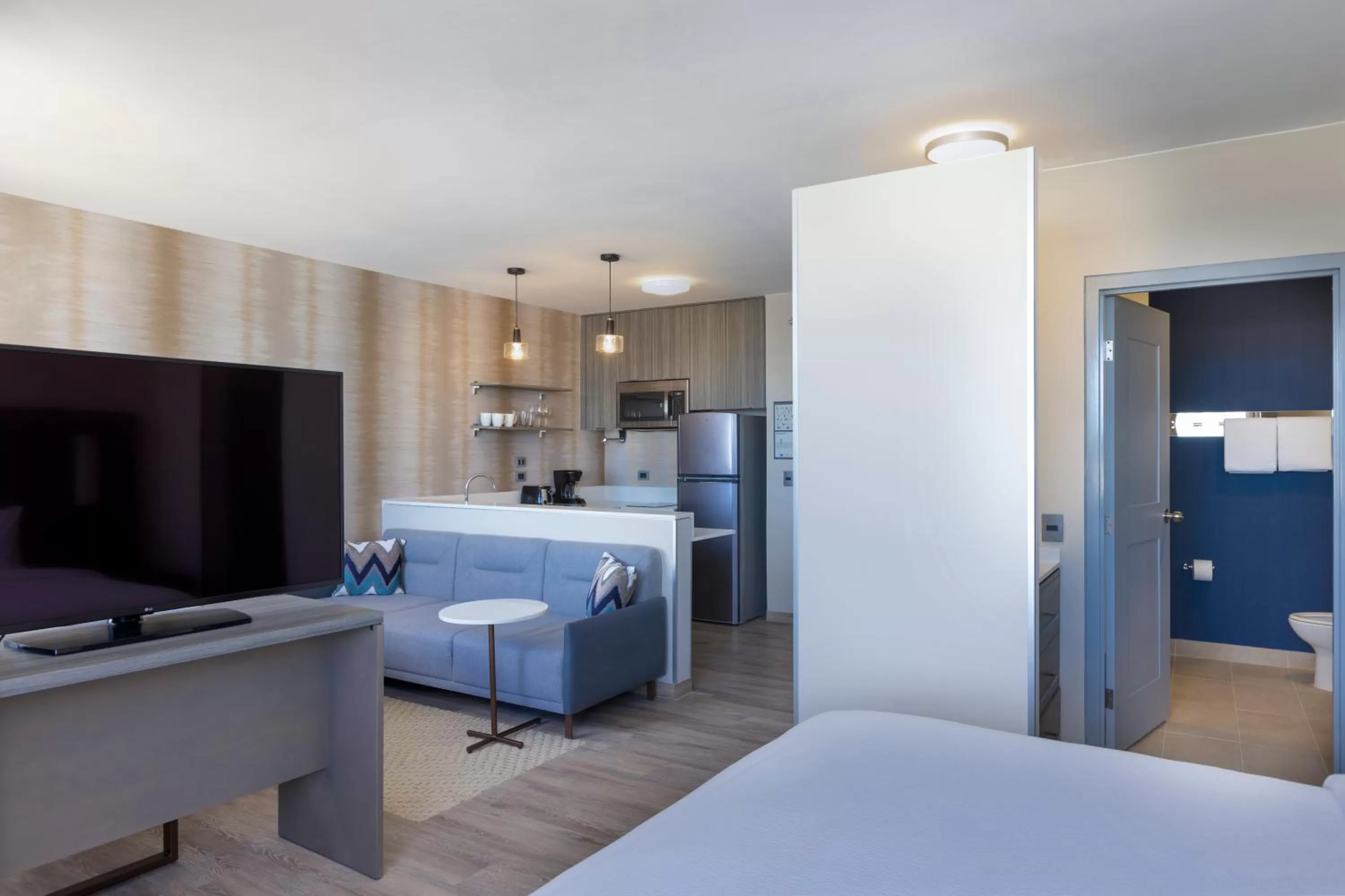 kitchen, Bed in Residence Inn by Marriott Playa del Carmen