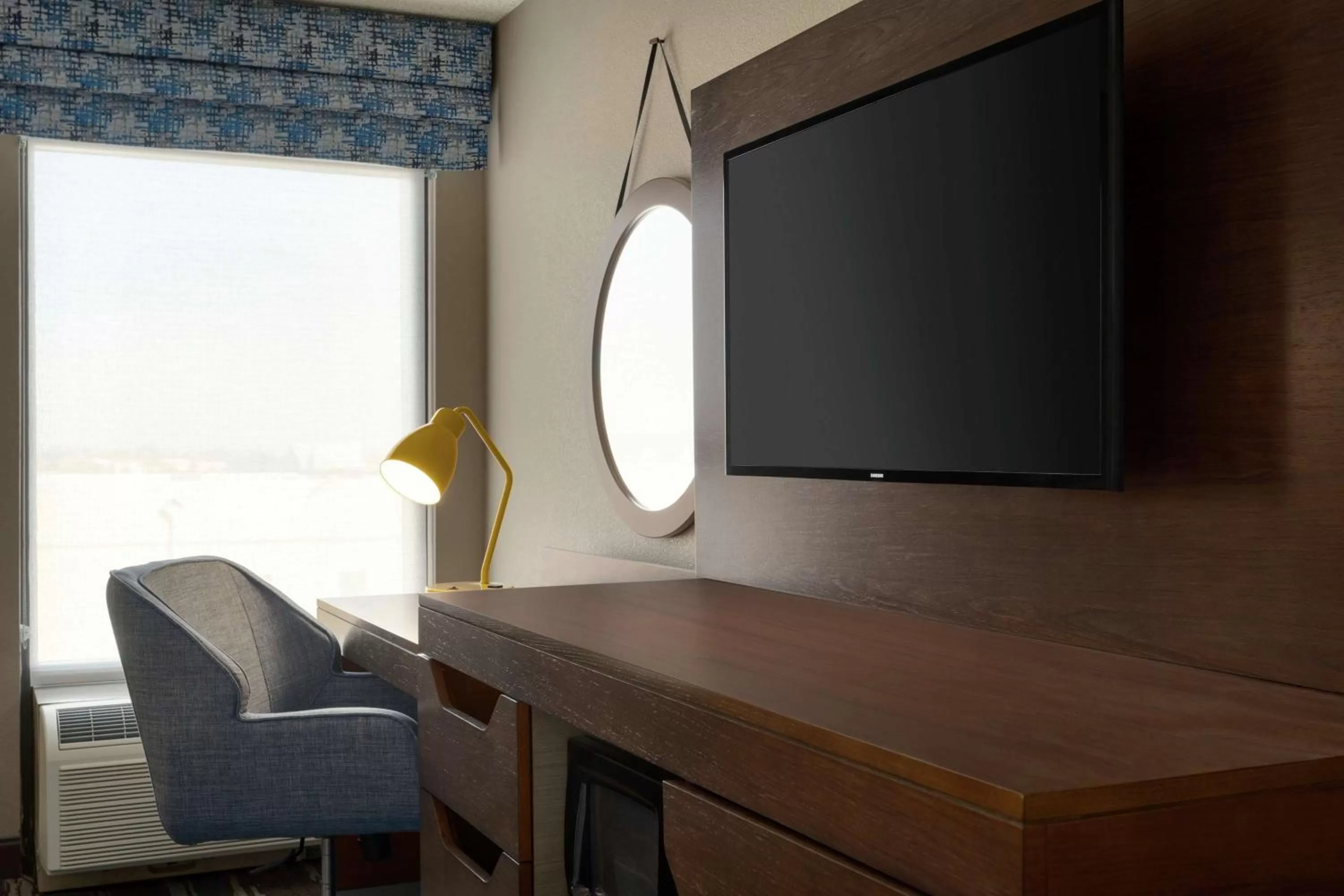 Bedroom in Hampton Inn Phoenix-Chandler