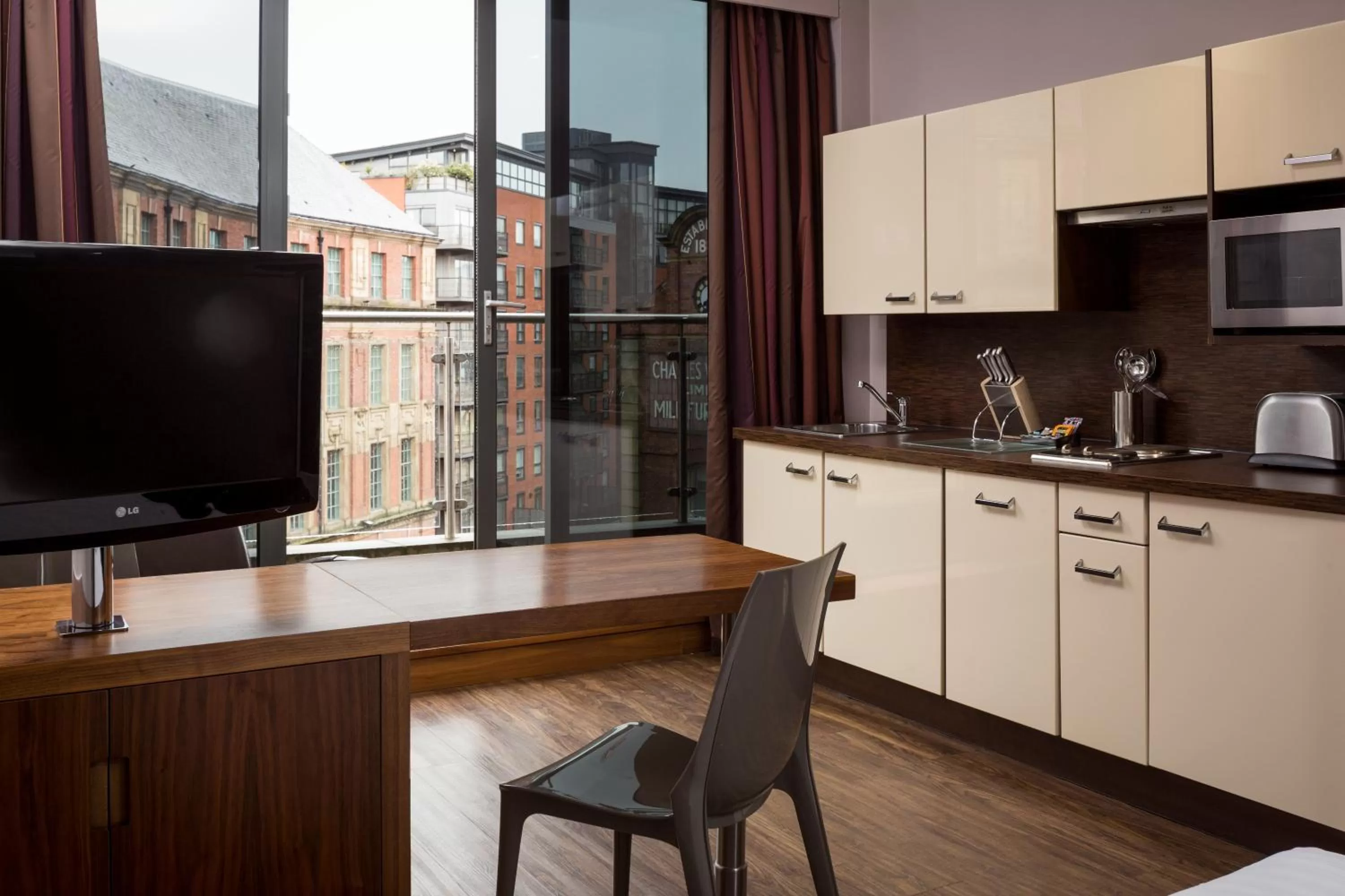 Kitchen or kitchenette in Roomzzz Leeds City