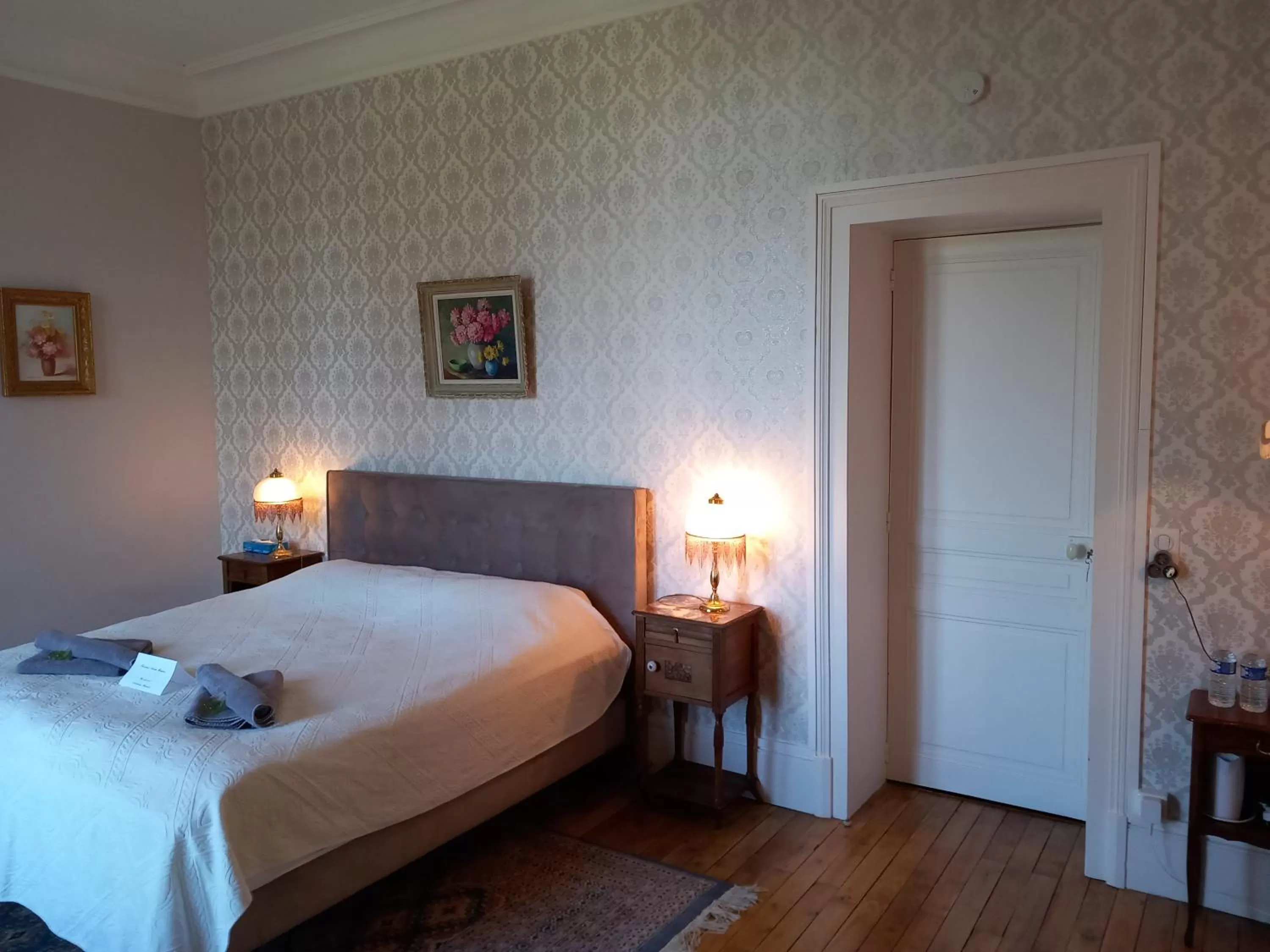 Bed in Chateau Maleplane