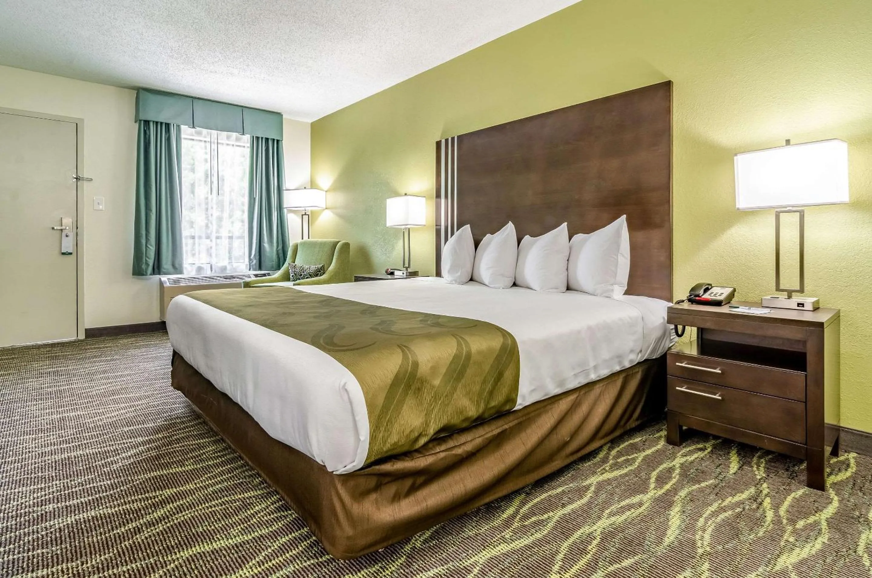 Photo of the whole room, Bed in Quality Inn & Suites Creedmoor - Butner