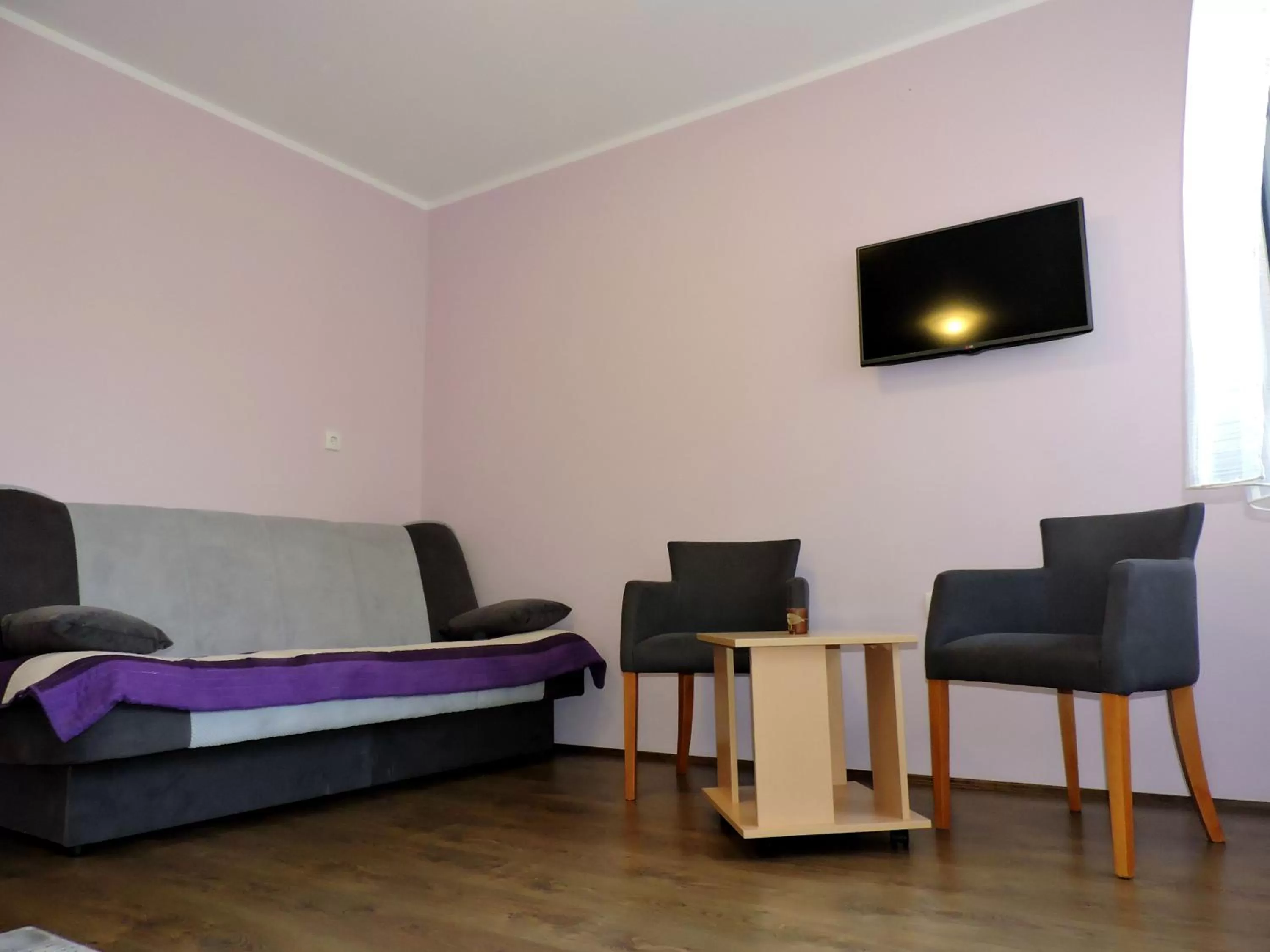 Bed, Seating Area in B&B Zmajevo Gnezdo 021