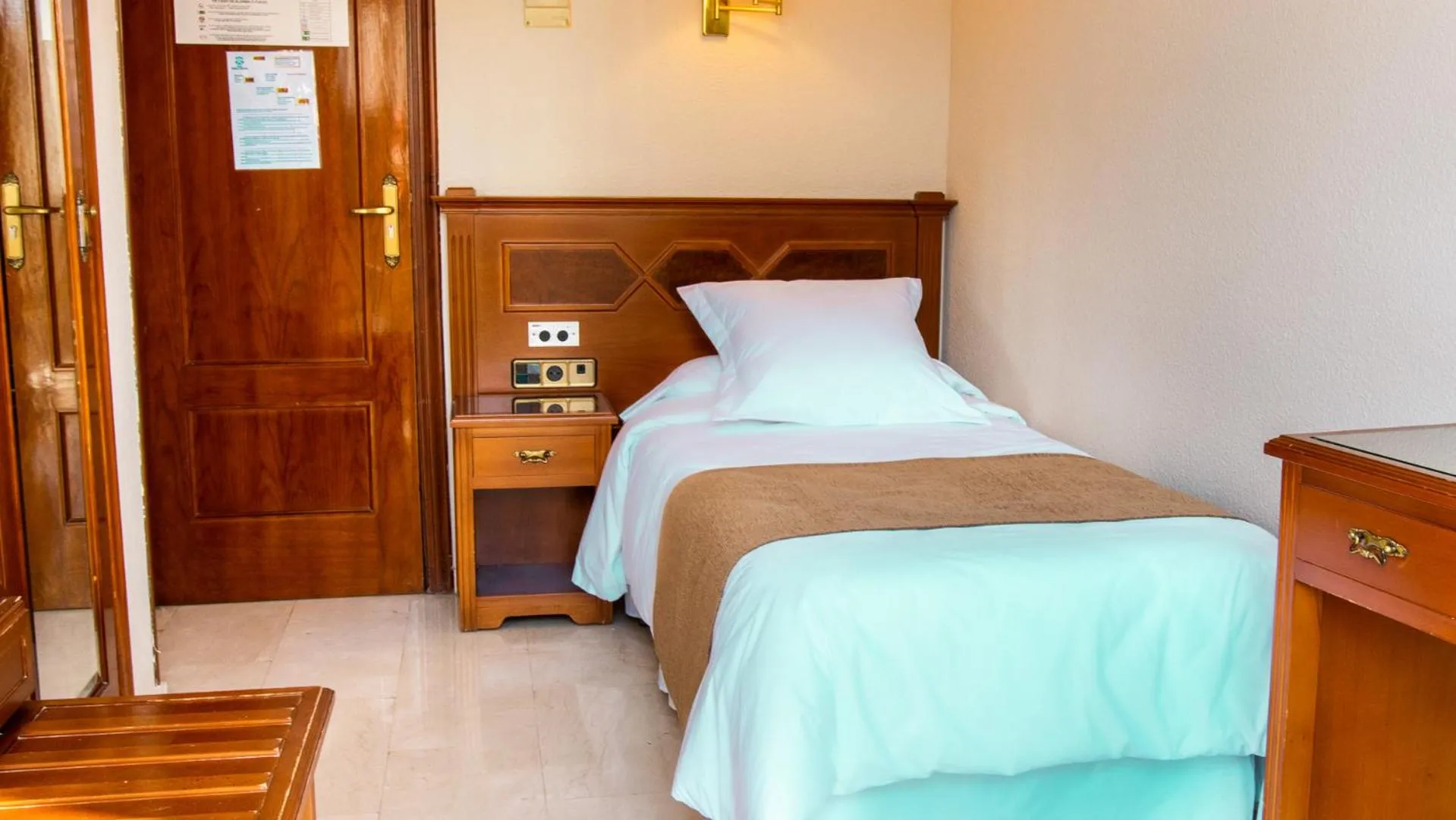 Bed in Hotel Reina Cristina