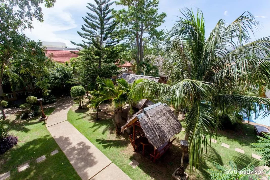 Property building in Long Beach Inn