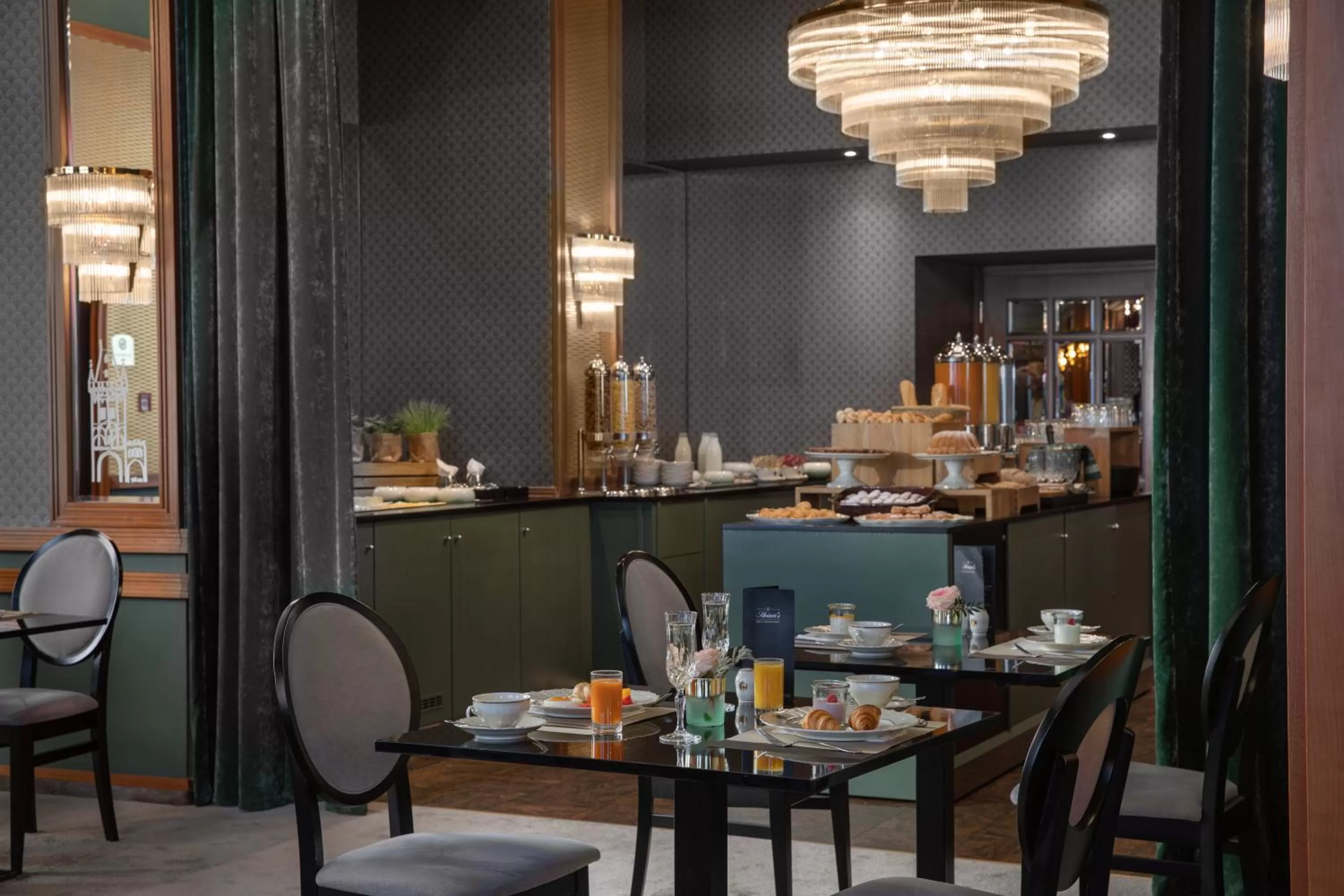 Restaurant/places to eat in Grand Hotel Bohemia