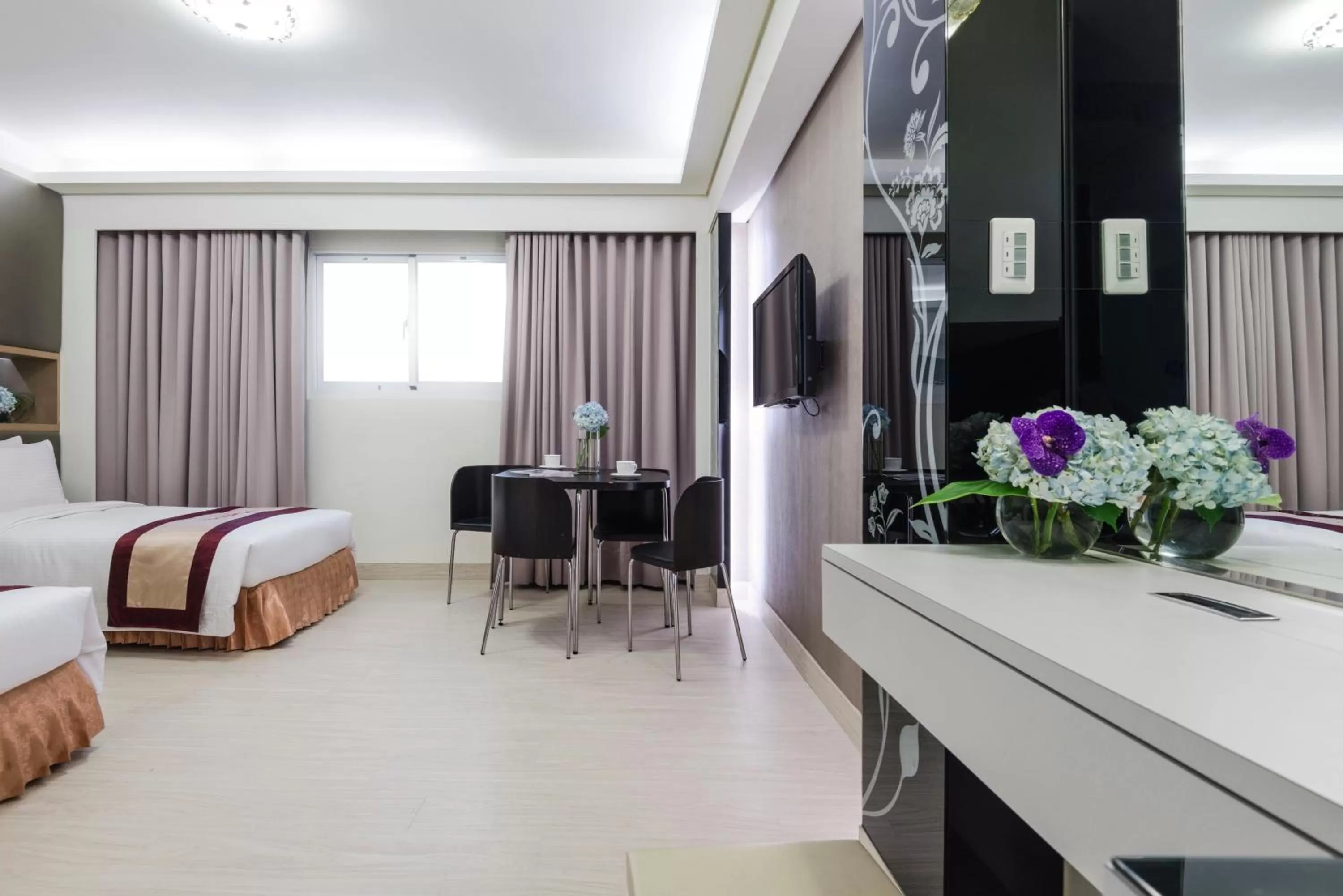 Coffee/tea facilities, Bed in Harmonious Hotel