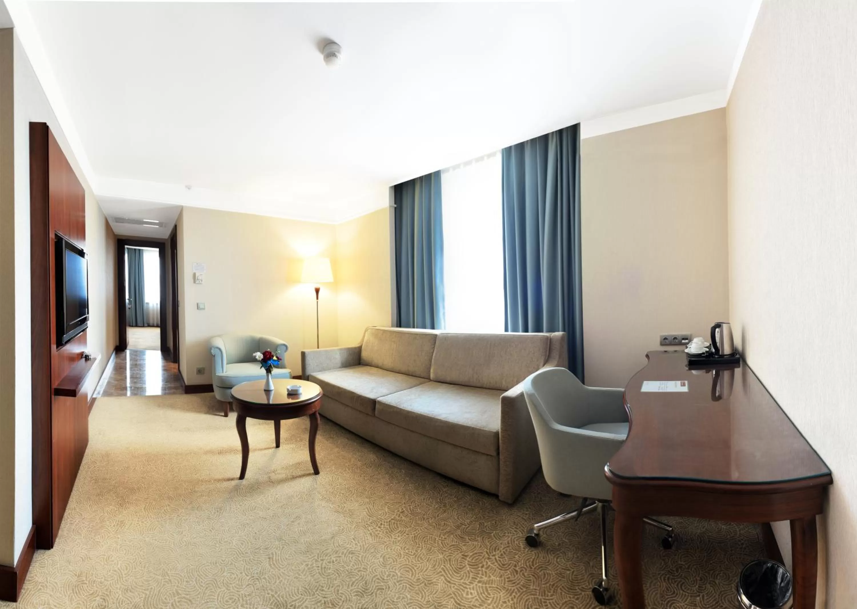 Seating area in Ramada Plaza Altin Kayisi Hotel