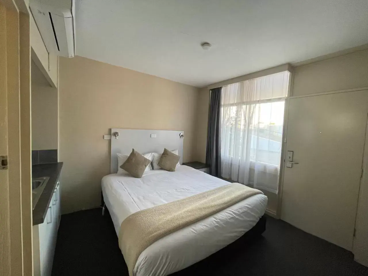 King Room in Astor Hotel Motel King Room in Astor Hotel Motel