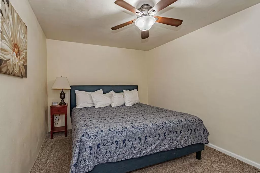 Bedroom, Bed in Suites of Lava Hot Springs