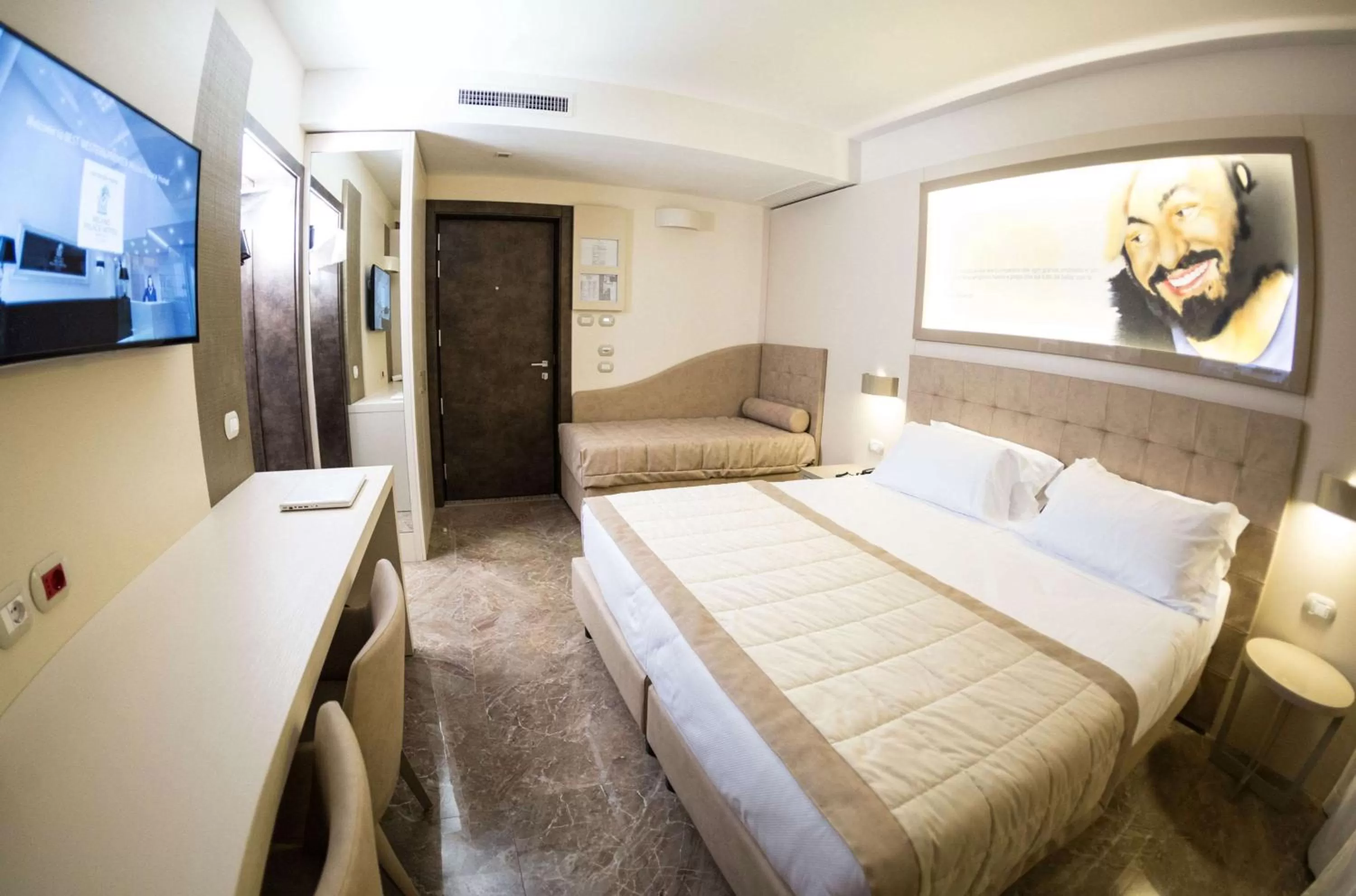 Photo of the whole room, Bed in Best Western Premier Milano Palace Hotel