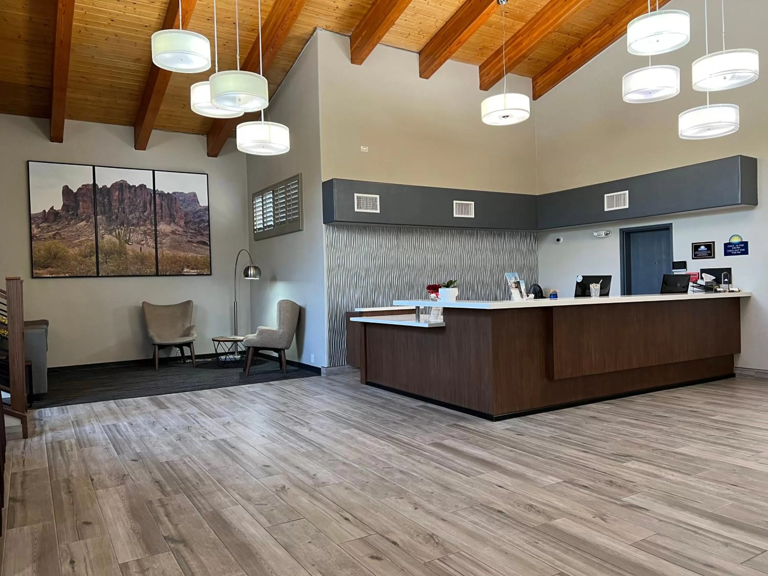 Lobby or reception in Days Inn & Suites by Wyndham Mesa Near Phoenix