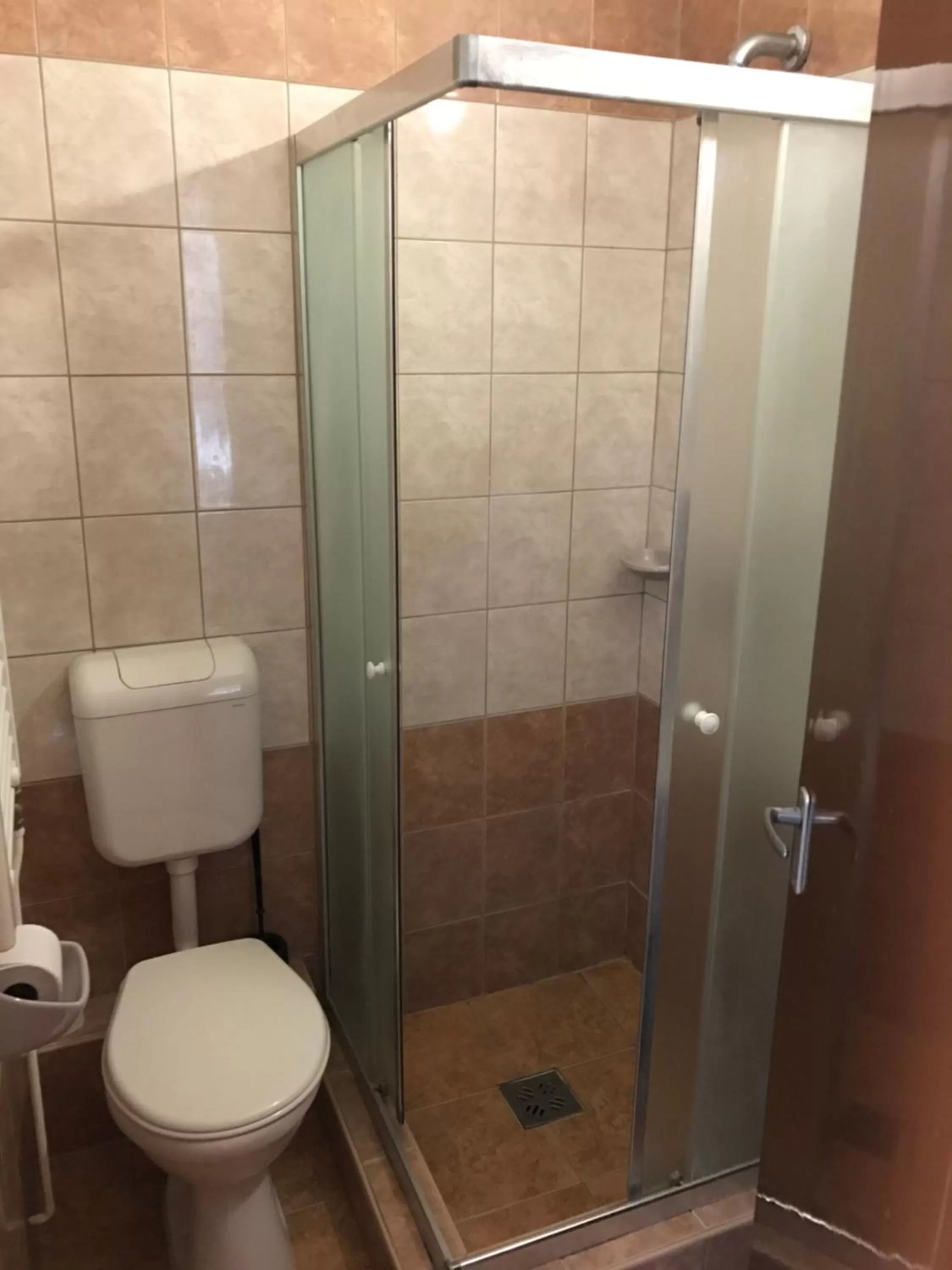 Shower in Romantik Étterem - Panzió