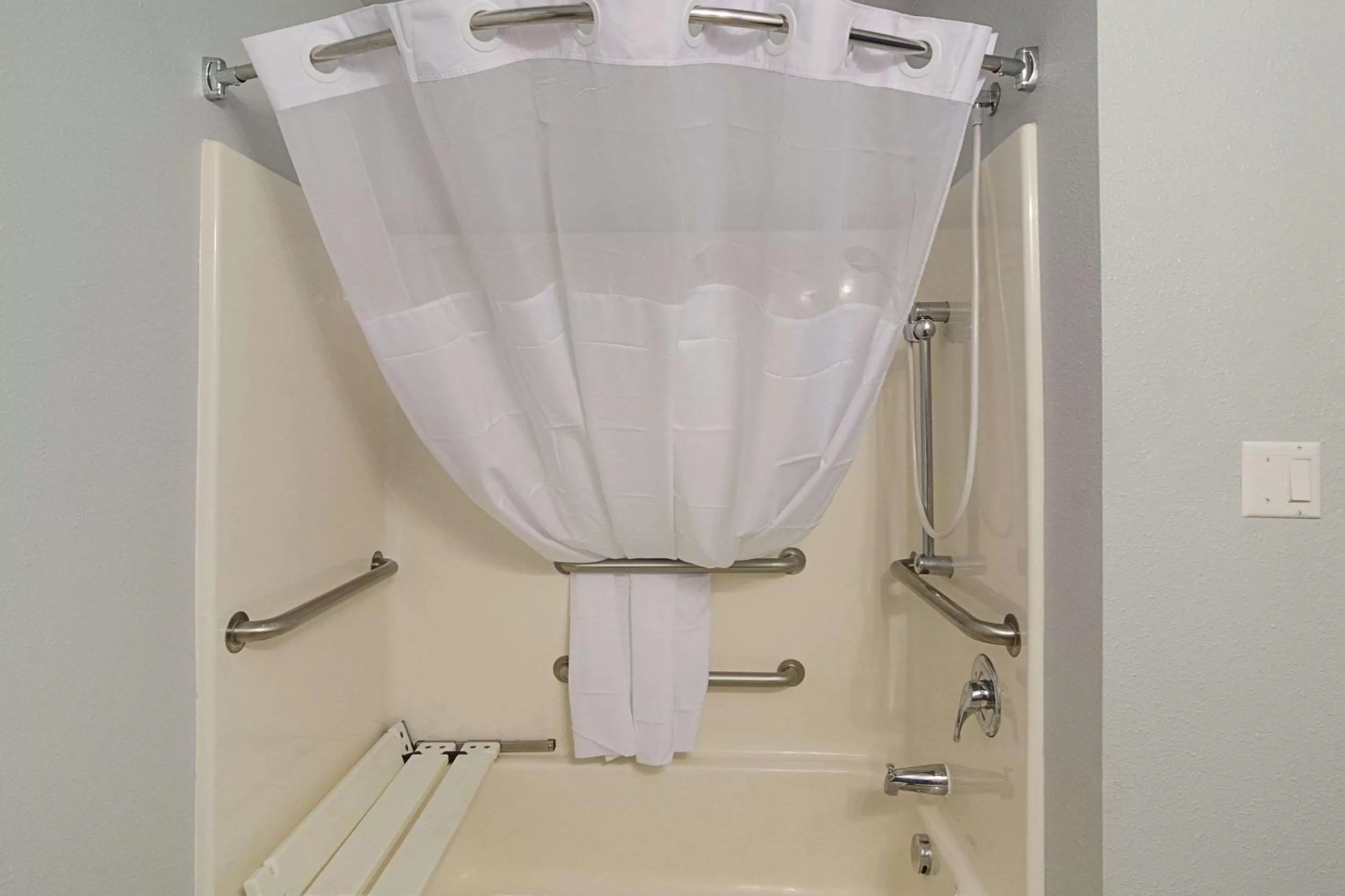 Bathroom in Quality Inn Seaside Oregon Coast