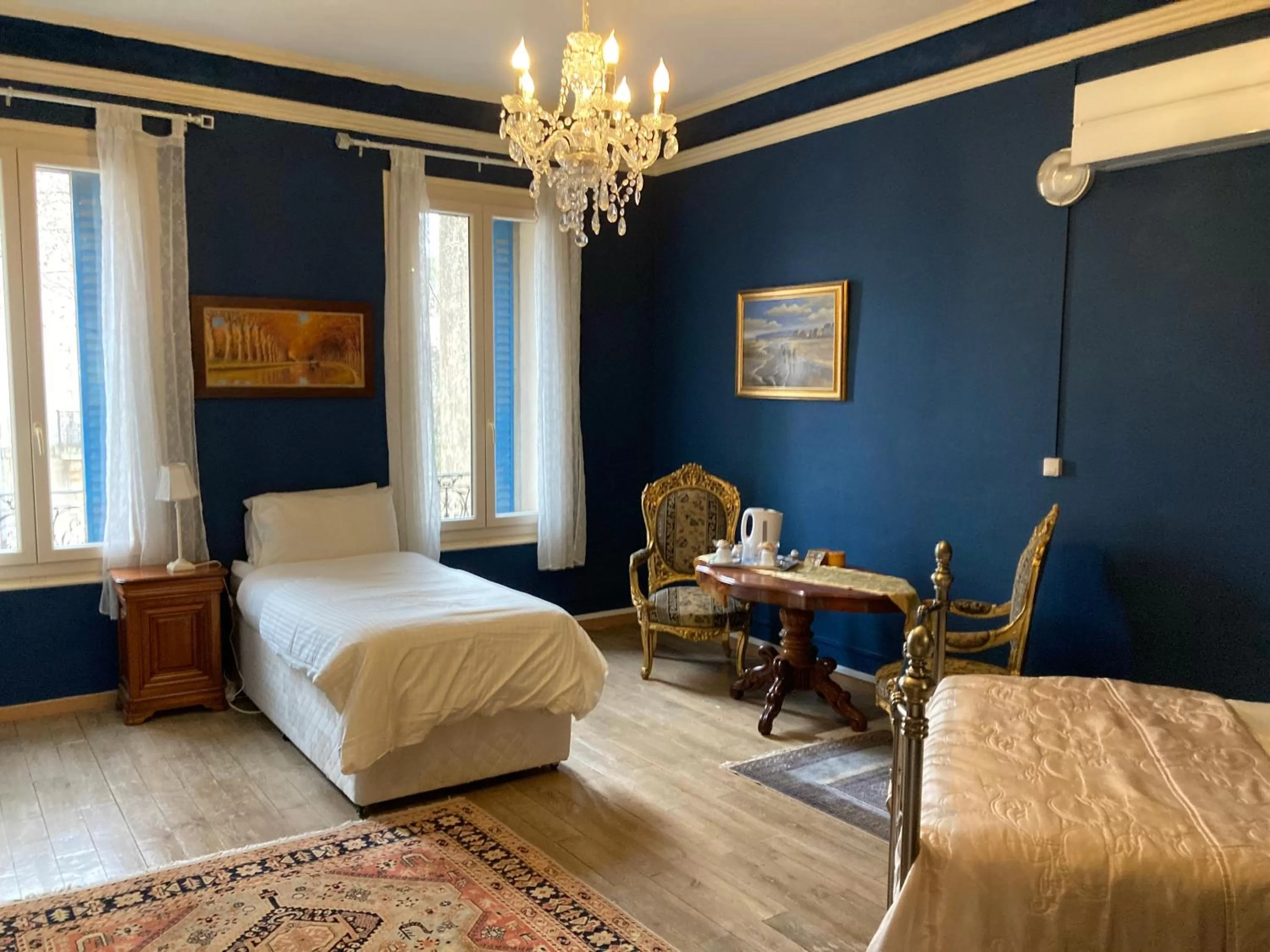 Bedroom, Bed in La Villa Celine