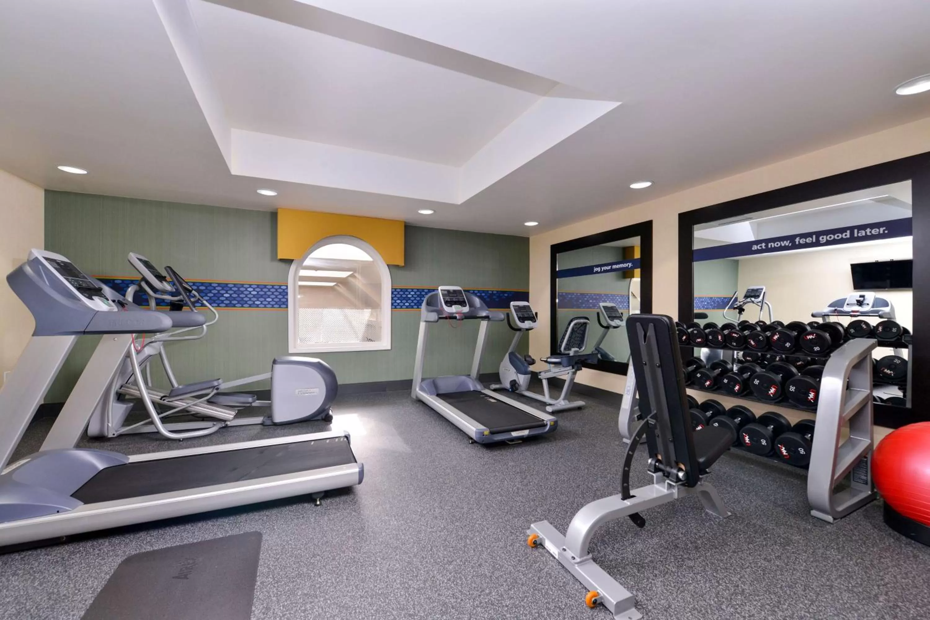 Fitness centre/facilities in Hampton Inn Cartersville