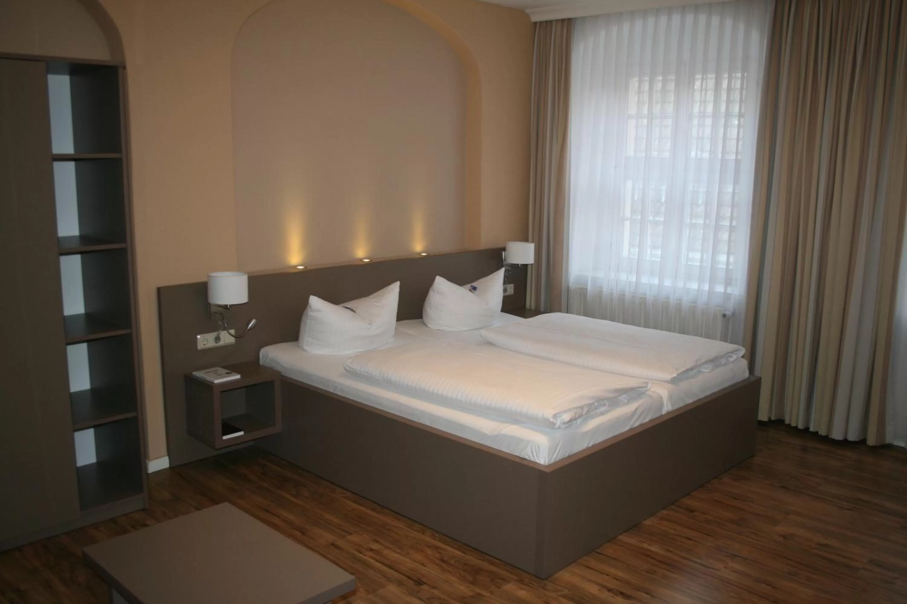 Photo of the whole room, Bed in Hotel Am Obermarkt
