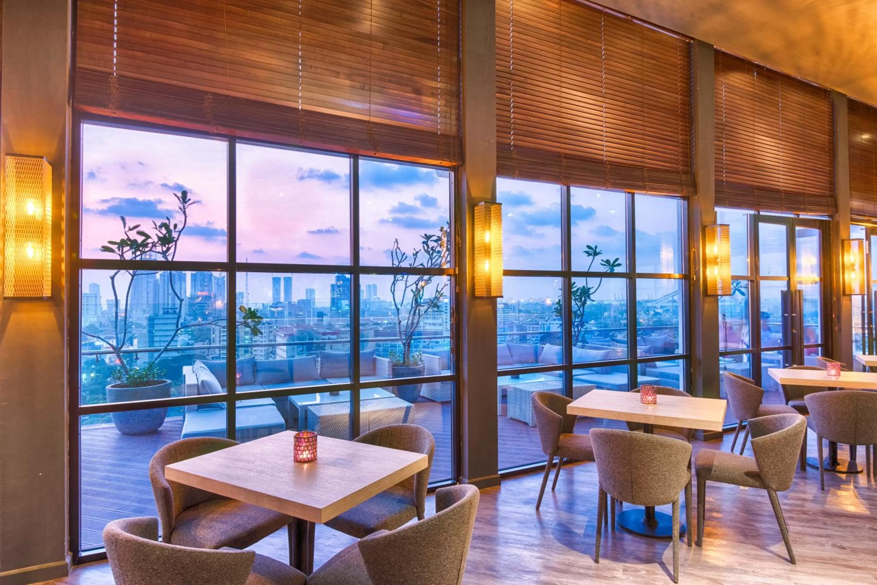 Lounge or bar in Jetwing Colombo Seven