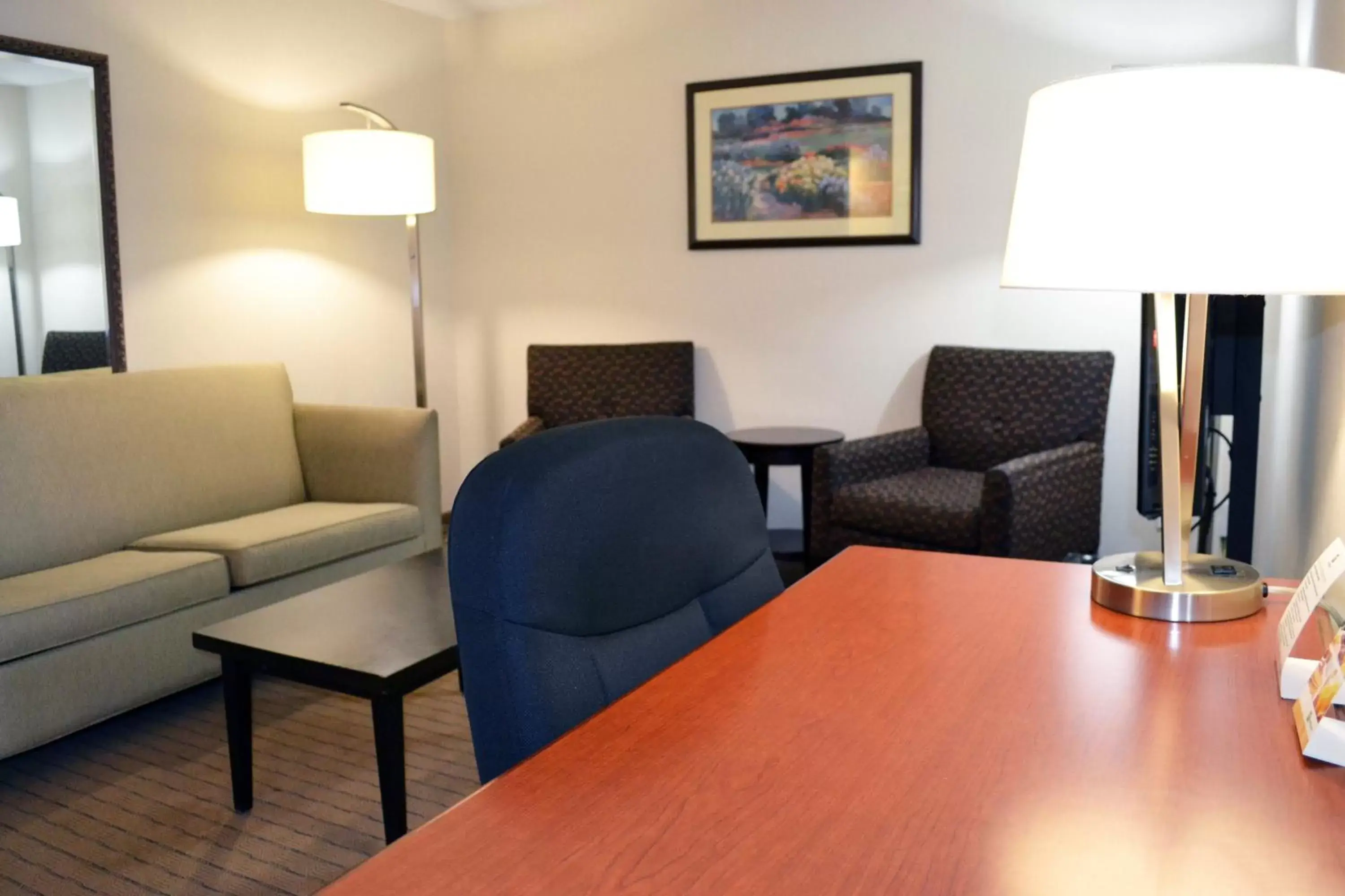 King Room with Bath Tub - Disability Access/Non-Smoking in Holiday Inn Hinton by IHG King Room with Bath Tub - Disability Access/Non-Smoking in Holiday Inn Hinton by IHG