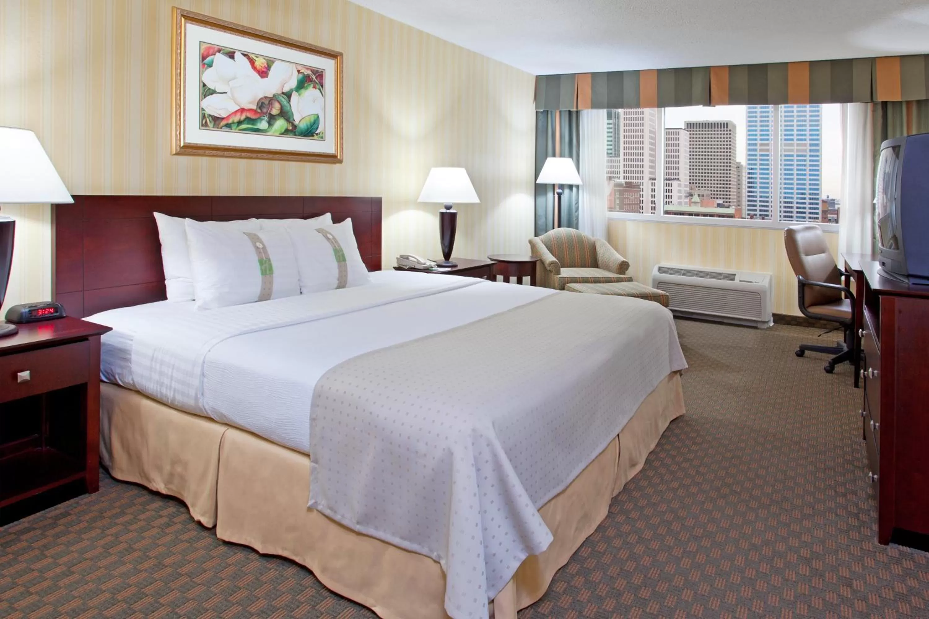 Photo of the whole room, Bed in Holiday Inn Columbus Dwtn-Capitol Square by IHG