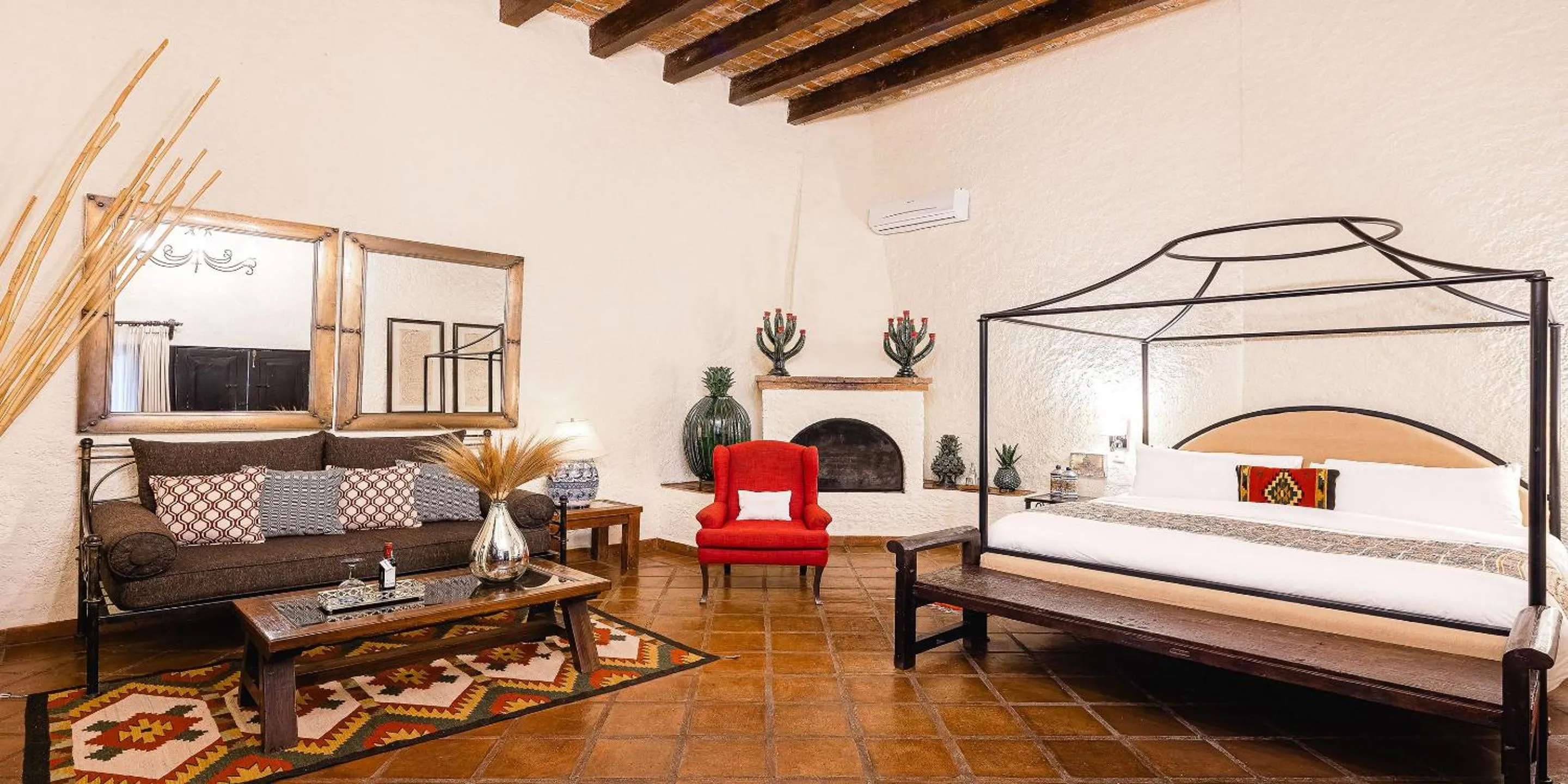 Photo of the whole room, Bed in Hacienda El Santuario San Miguel de Allende