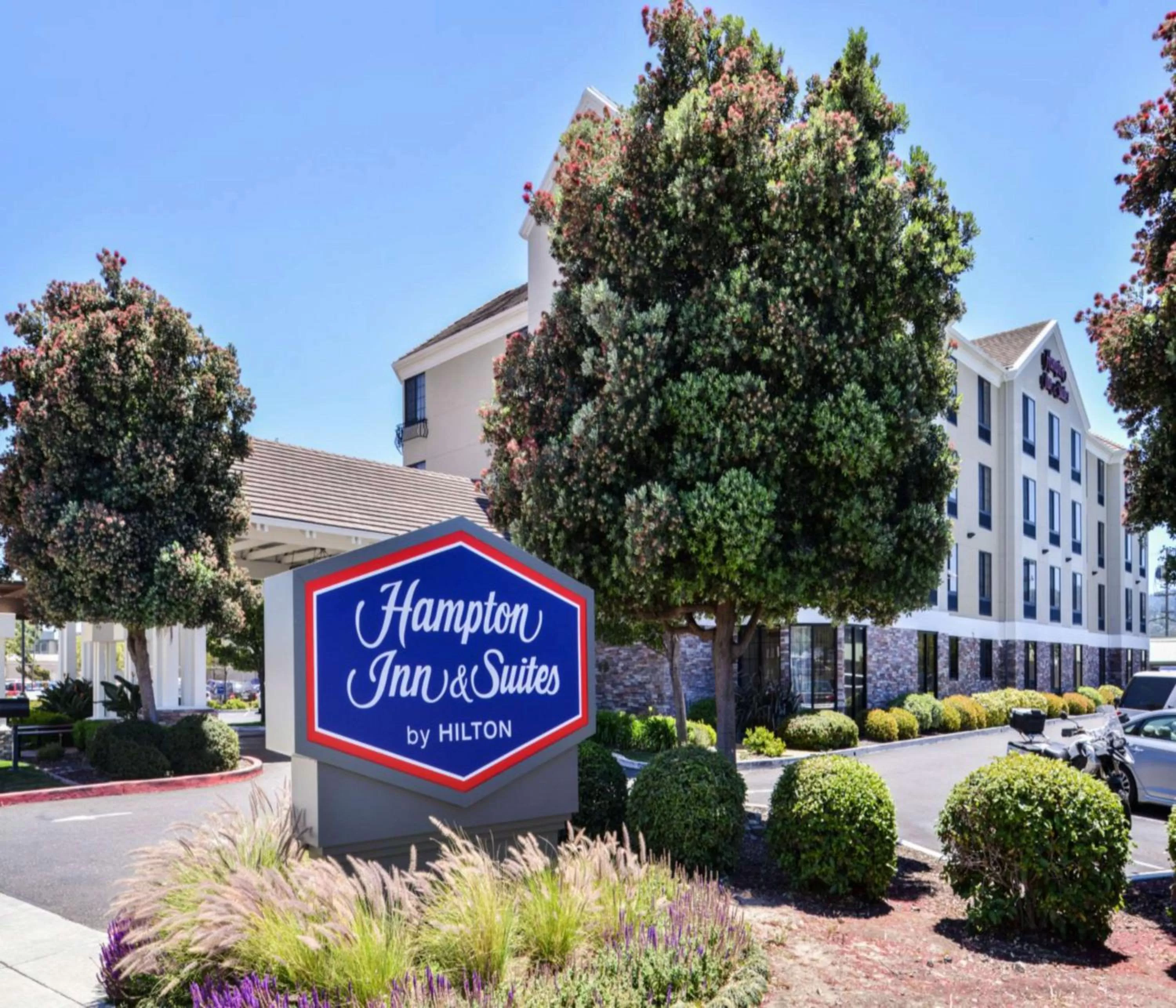 Property building in Hampton Inn & Suites San Francisco-Burlingame-Airport South