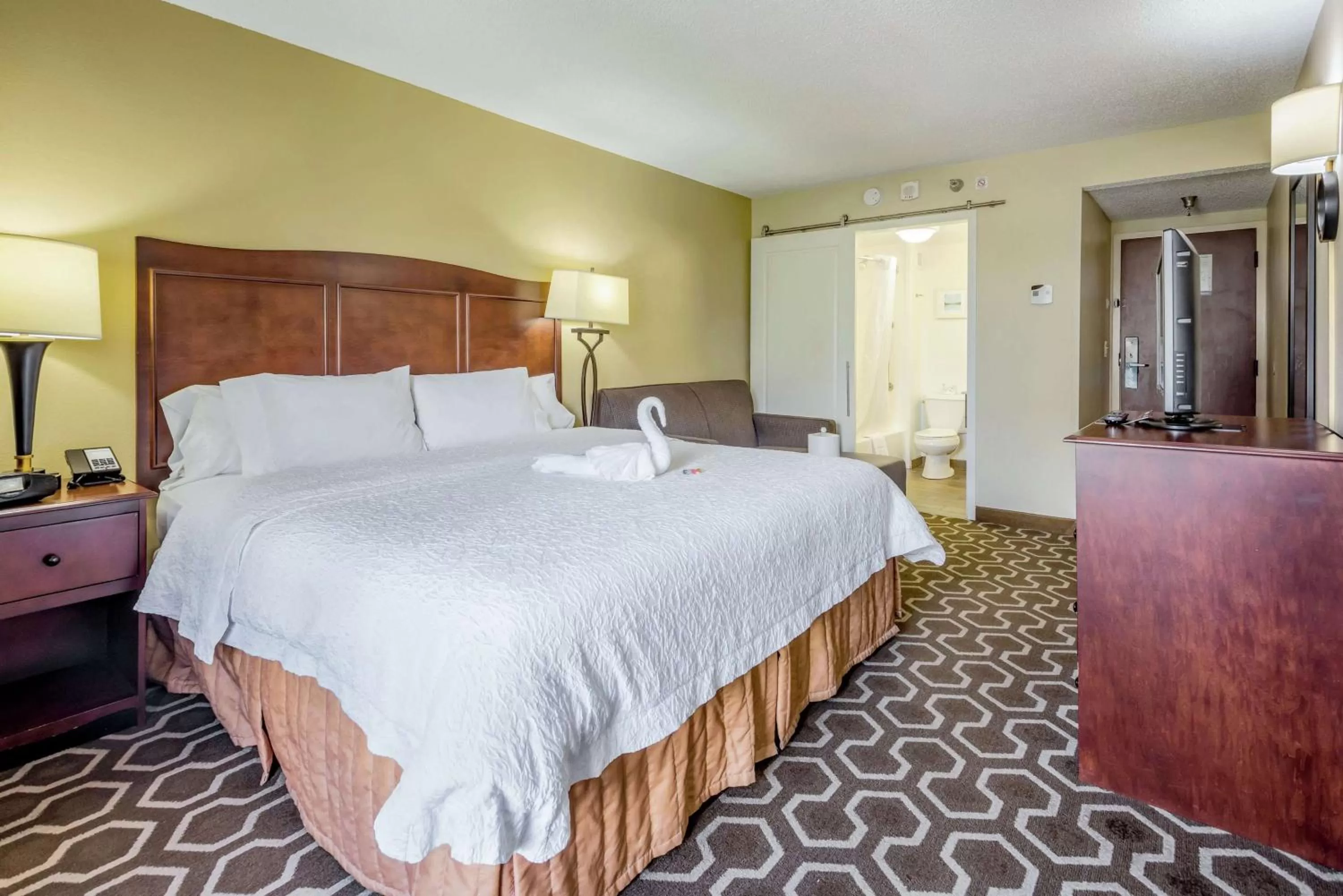 Deluxe King Room in Hampton Inn Tampa International Airport/Westshore